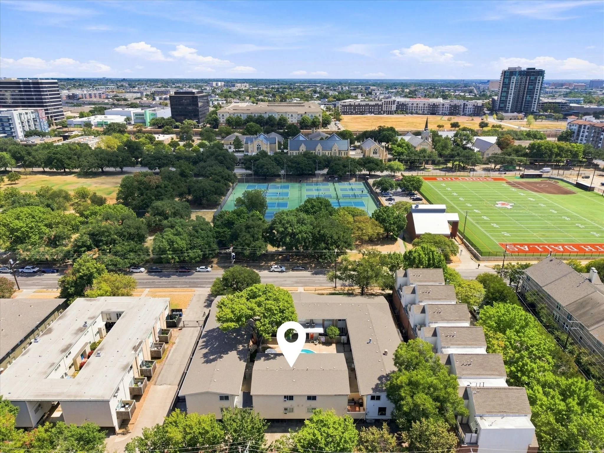 Condominium For Sale in Dallas County , 4011 Cole Avenue 111, Dallas, Texas 75204, 2 Bedroom, 2 Bathroom, Garage spaces, 918 Sqft, built in 1963, mls#21373920, Real Estate Agent in Dallas, Homes For Sale in Dallas county, Homes For Sale in Dallas, Realtor in Dallas Texas, Real Estate Brokerage Independent Realty Texas, Luminita Cordes Realtor