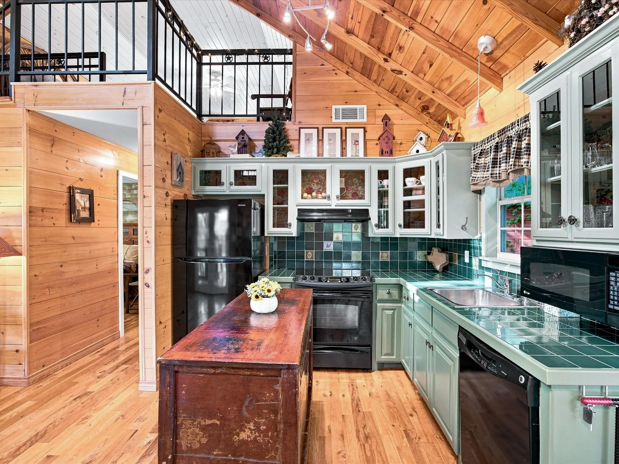 Single Family Residence For Sale in Grayson County , 196 Lakecrest Drive, Pottsboro, Texas 75076, 3 Bedroom, 2 Bathroom, 1 Garage spaces, 1,503 Sqft, built in 2004, mls#21362370, Real Estate Agent in Pottsboro, Homes For Sale in Grayson county, Homes For Sale in Pottsboro, Realtor in Pottsboro Texas, Real Estate Brokerage Independent Realty Texas, Luminita Cordes Realtor