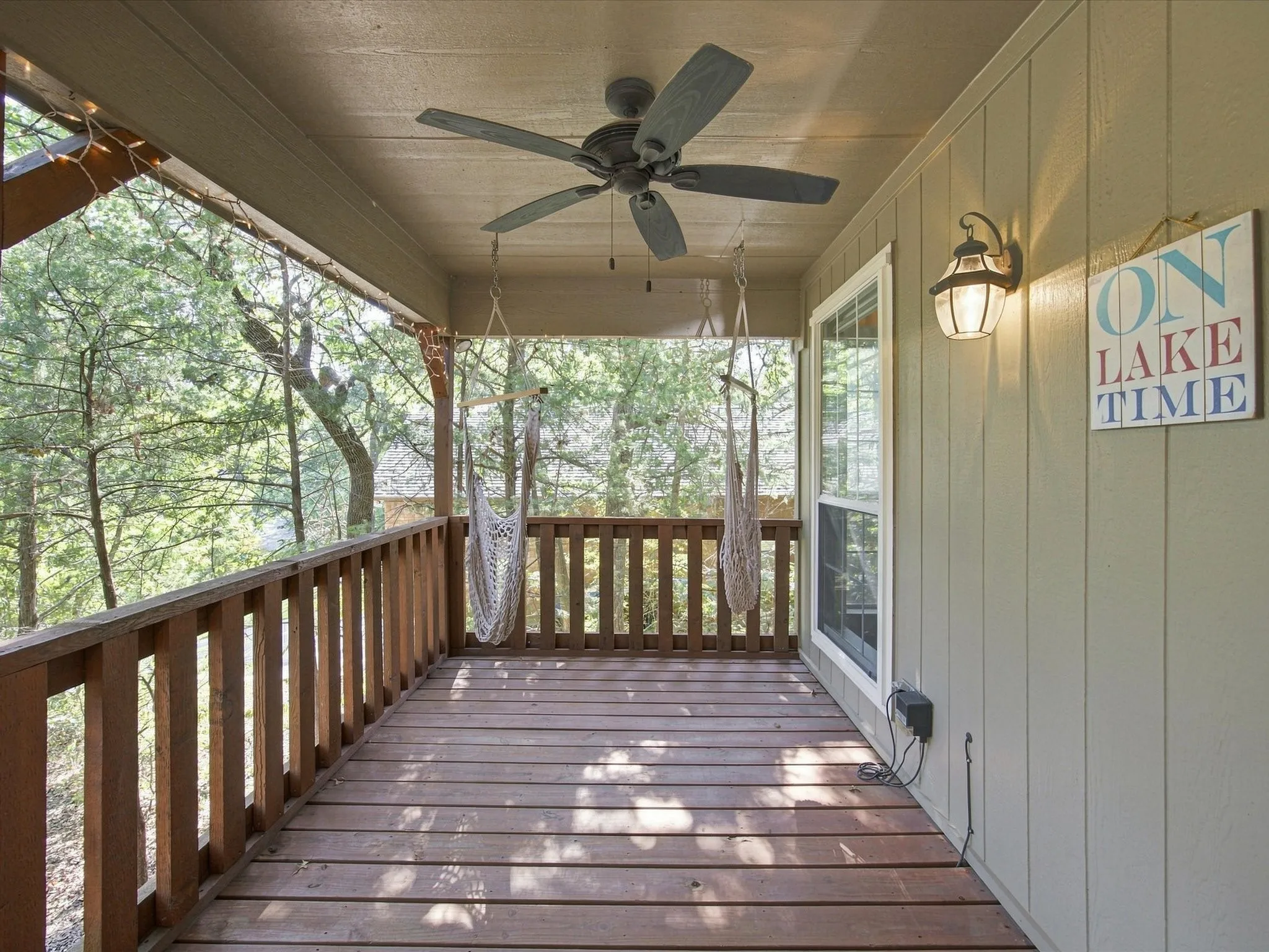 Single Family Residence For Sale in Grayson County , 196 Lakecrest Drive, Pottsboro, Texas 75076, 3 Bedroom, 2 Bathroom, 1 Garage spaces, 1,503 Sqft, built in 2004, mls#21362370, Real Estate Agent in Pottsboro, Homes For Sale in Grayson county, Homes For Sale in Pottsboro, Realtor in Pottsboro Texas, Real Estate Brokerage Independent Realty Texas, Luminita Cordes Realtor