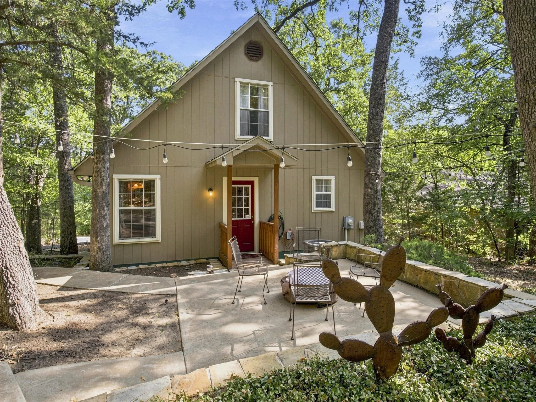 Single Family Residence For Sale in Grayson County , 196 Lakecrest Drive, Pottsboro, Texas 75076, 3 Bedroom, 2 Bathroom, 1 Garage spaces, 1,503 Sqft, built in 2004, mls#21362370, Real Estate Agent in Pottsboro, Homes For Sale in Grayson county, Homes For Sale in Pottsboro, Realtor in Pottsboro Texas, Real Estate Brokerage Independent Realty Texas, Luminita Cordes Realtor