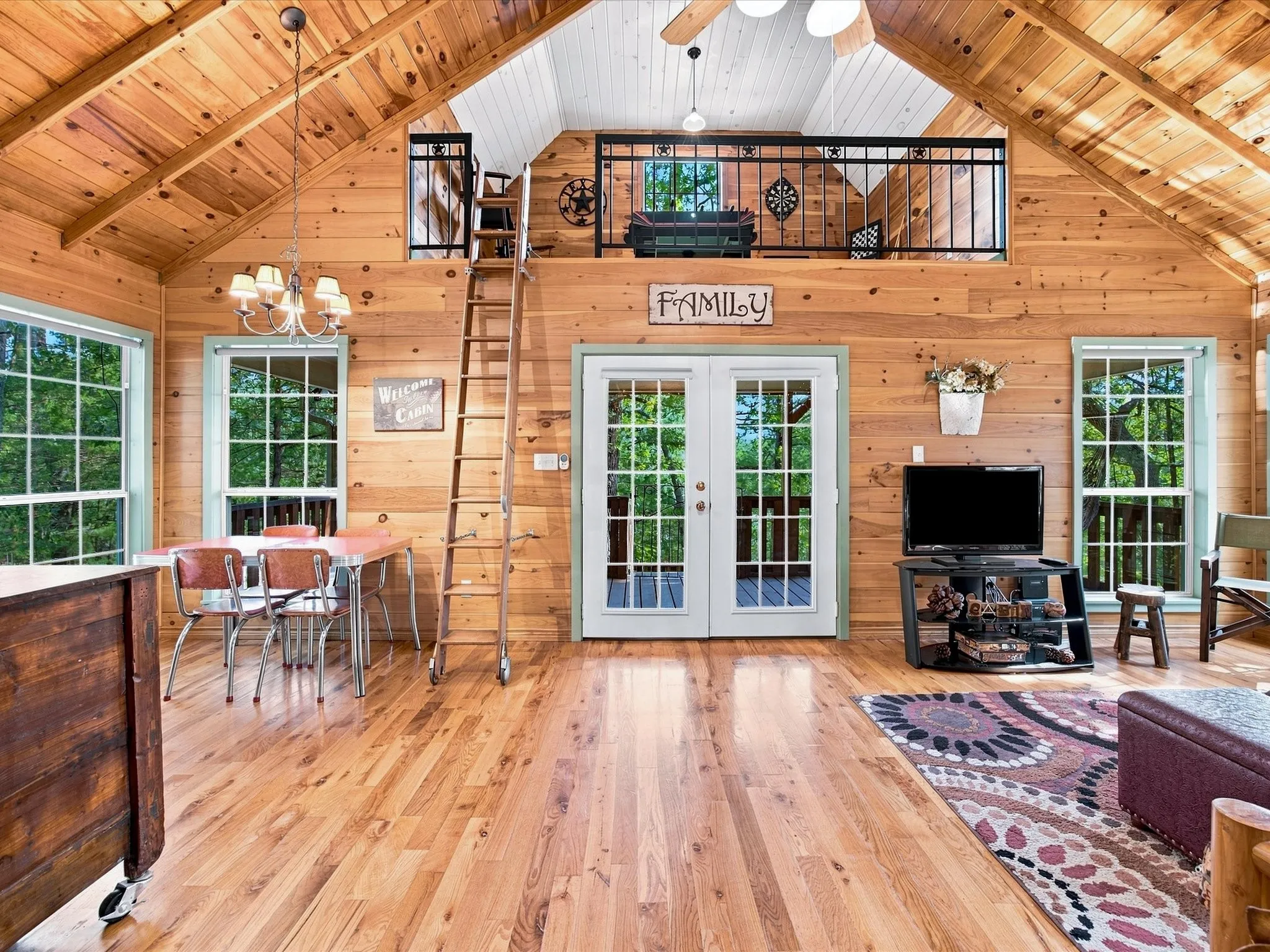 Single Family Residence For Sale in Grayson County , 196 Lakecrest Drive, Pottsboro, Texas 75076, 3 Bedroom, 2 Bathroom, 1 Garage spaces, 1,503 Sqft, built in 2004, mls#21362370, Real Estate Agent in Pottsboro, Homes For Sale in Grayson county, Homes For Sale in Pottsboro, Realtor in Pottsboro Texas, Real Estate Brokerage Independent Realty Texas, Luminita Cordes Realtor