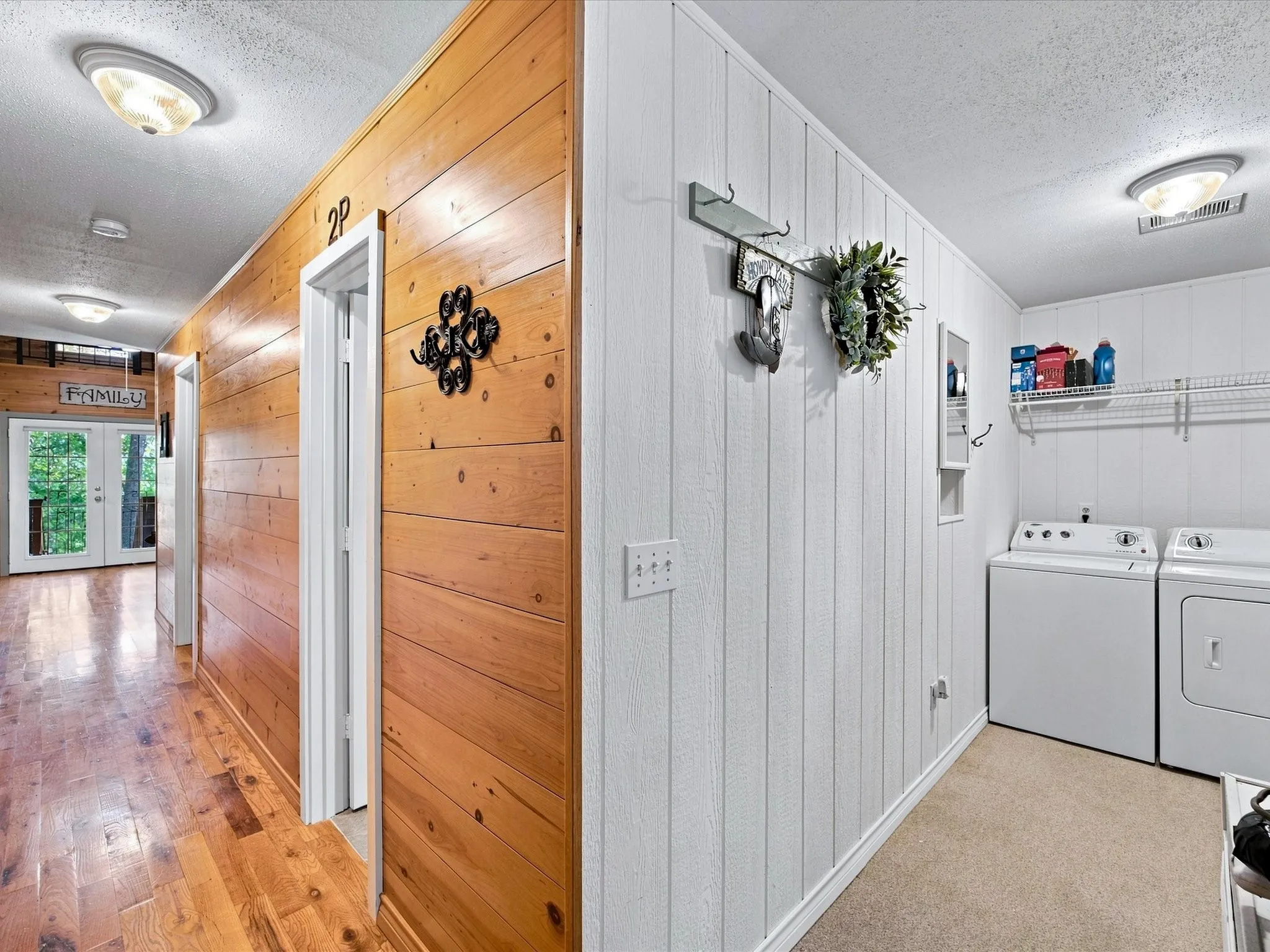 Single Family Residence For Sale in Grayson County , 196 Lakecrest Drive, Pottsboro, Texas 75076, 3 Bedroom, 2 Bathroom, 1 Garage spaces, 1,503 Sqft, built in 2004, mls#21362370, Real Estate Agent in Pottsboro, Homes For Sale in Grayson county, Homes For Sale in Pottsboro, Realtor in Pottsboro Texas, Real Estate Brokerage Independent Realty Texas, Luminita Cordes Realtor