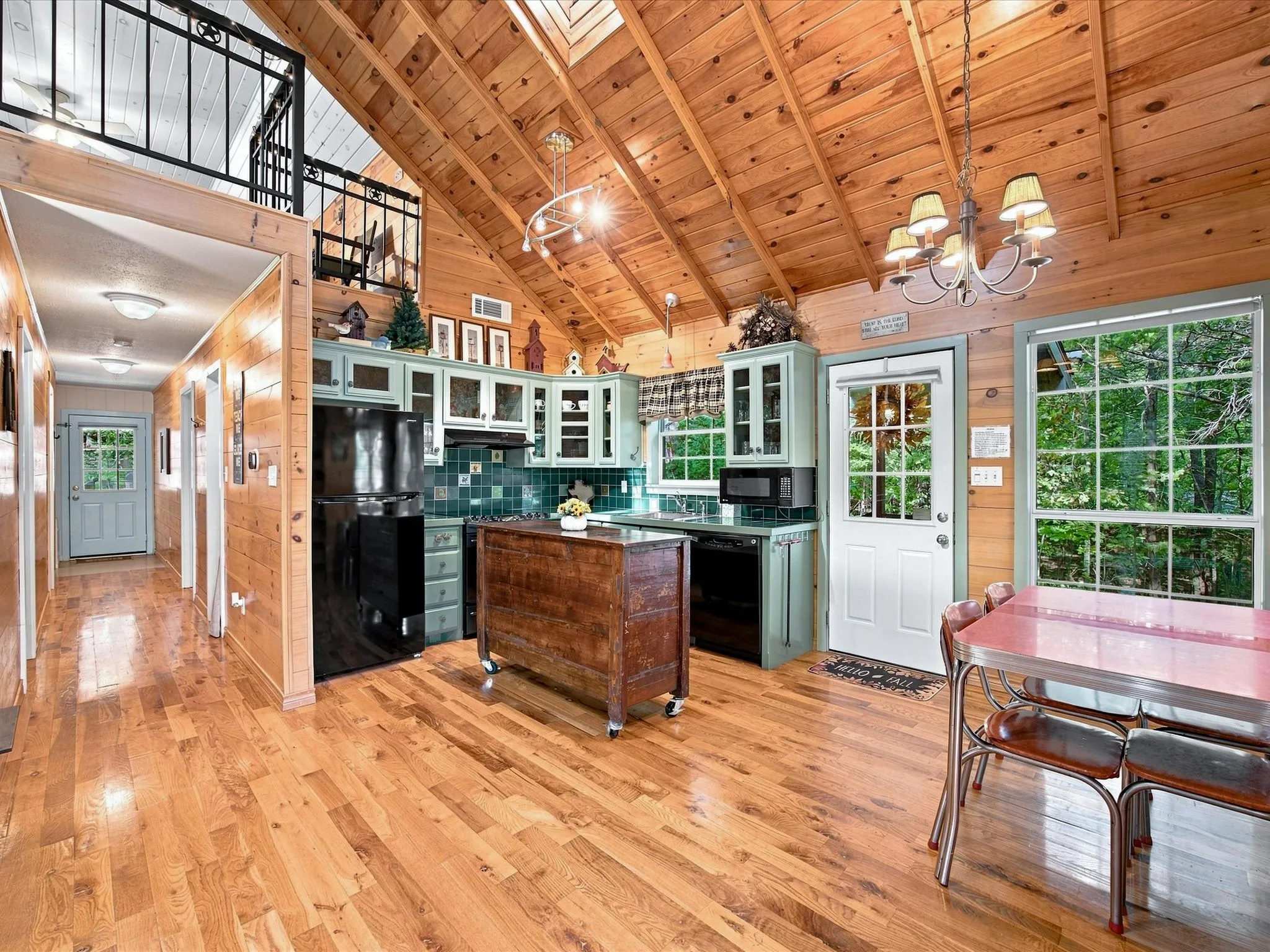 Single Family Residence For Sale in Grayson County , 196 Lakecrest Drive, Pottsboro, Texas 75076, 3 Bedroom, 2 Bathroom, 1 Garage spaces, 1,503 Sqft, built in 2004, mls#21362370, Real Estate Agent in Pottsboro, Homes For Sale in Grayson county, Homes For Sale in Pottsboro, Realtor in Pottsboro Texas, Real Estate Brokerage Independent Realty Texas, Luminita Cordes Realtor