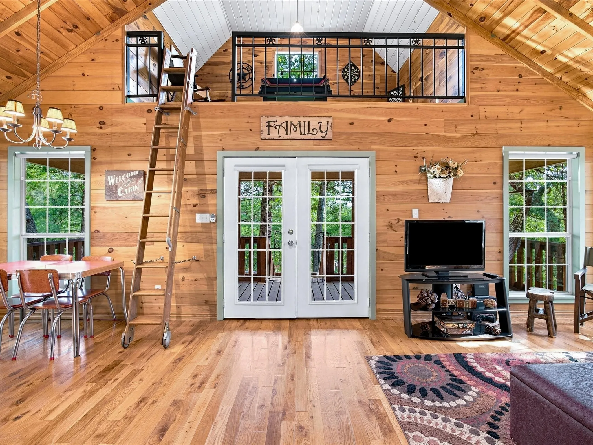 Single Family Residence For Sale in Grayson County , 196 Lakecrest Drive, Pottsboro, Texas 75076, 3 Bedroom, 2 Bathroom, 1 Garage spaces, 1,503 Sqft, built in 2004, mls#21362370, Real Estate Agent in Pottsboro, Homes For Sale in Grayson county, Homes For Sale in Pottsboro, Realtor in Pottsboro Texas, Real Estate Brokerage Independent Realty Texas, Luminita Cordes Realtor