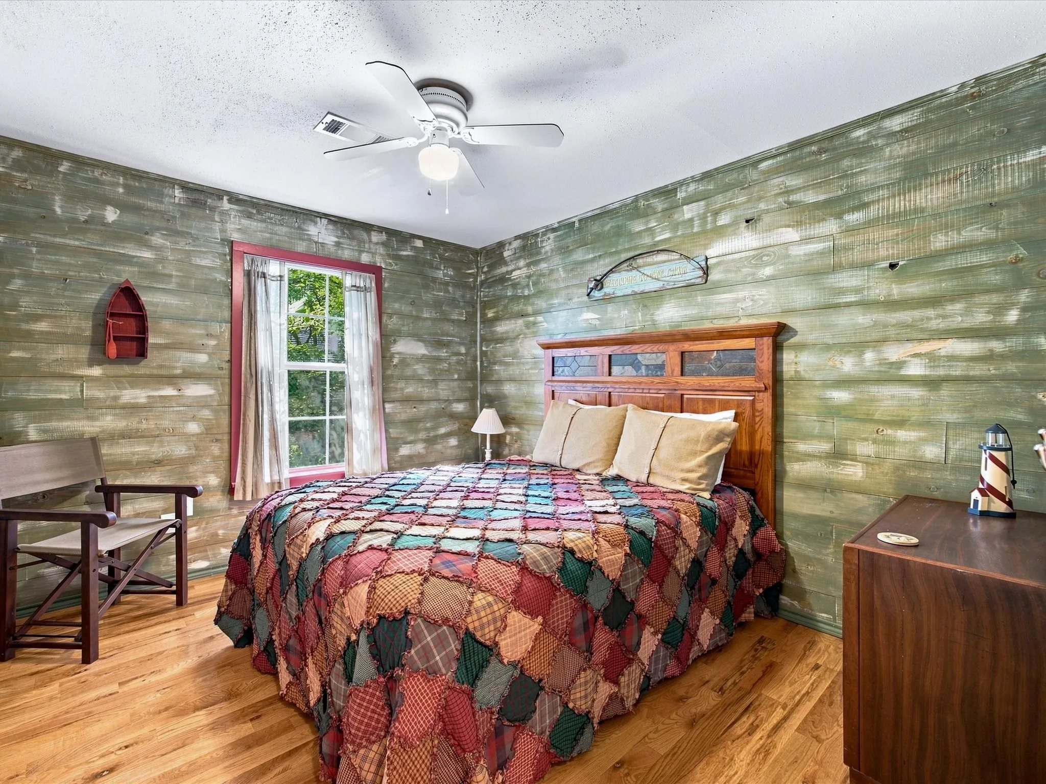 Single Family Residence For Sale in Grayson County , 196 Lakecrest Drive, Pottsboro, Texas 75076, 3 Bedroom, 2 Bathroom, 1 Garage spaces, 1,503 Sqft, built in 2004, mls#21362370, Real Estate Agent in Pottsboro, Homes For Sale in Grayson county, Homes For Sale in Pottsboro, Realtor in Pottsboro Texas, Real Estate Brokerage Independent Realty Texas, Luminita Cordes Realtor