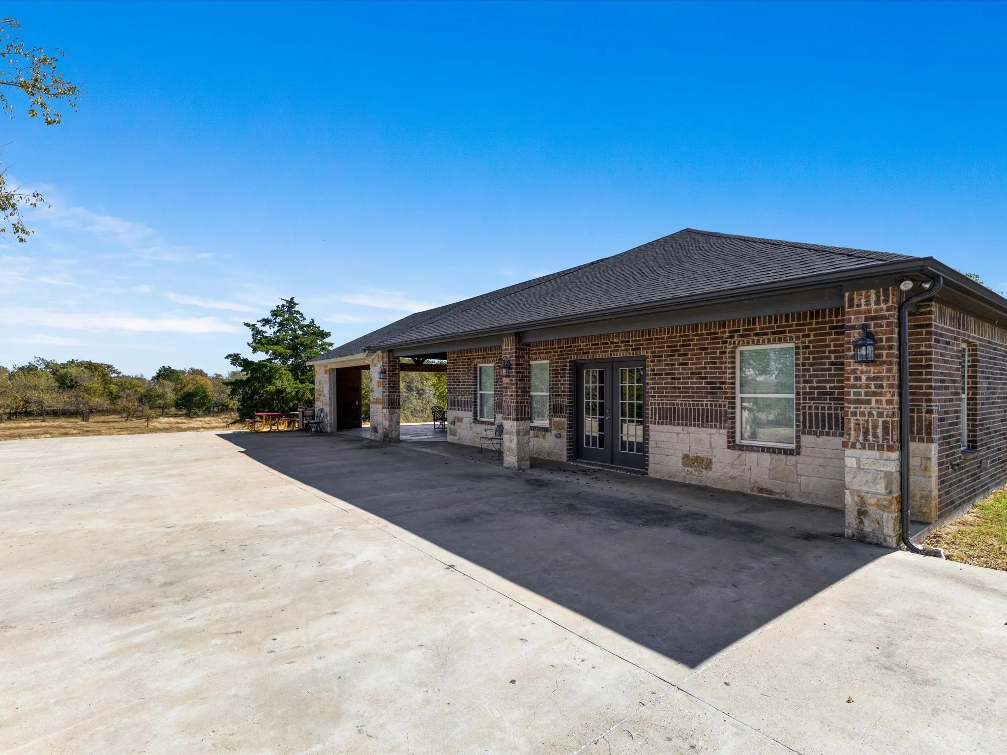 Single Family Residence For Sale in Kaufman County , 12303 CR-4026, Kemp, Texas 75143, 3 Bedroom, 1 Bathroom, Garage spaces, 1,600 Sqft, built in 2021, mls#21379769, Real Estate Agent in Kemp, Homes For Sale in Kaufman county, Homes For Sale in Kemp, Realtor in Kemp Texas, Real Estate Brokerage Independent Realty Texas, Luminita Cordes Realtor
