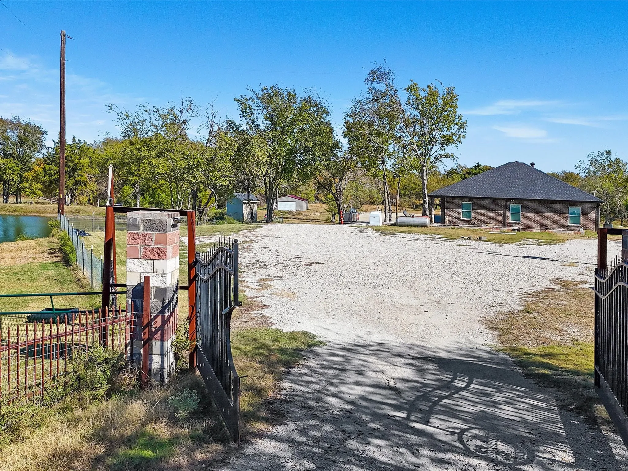 Single Family Residence For Sale in Kaufman County , 12303 CR-4026, Kemp, Texas 75143, 3 Bedroom, 1 Bathroom, Garage spaces, 1,600 Sqft, built in 2021, mls#21379769, Real Estate Agent in Kemp, Homes For Sale in Kaufman county, Homes For Sale in Kemp, Realtor in Kemp Texas, Real Estate Brokerage Independent Realty Texas, Luminita Cordes Realtor