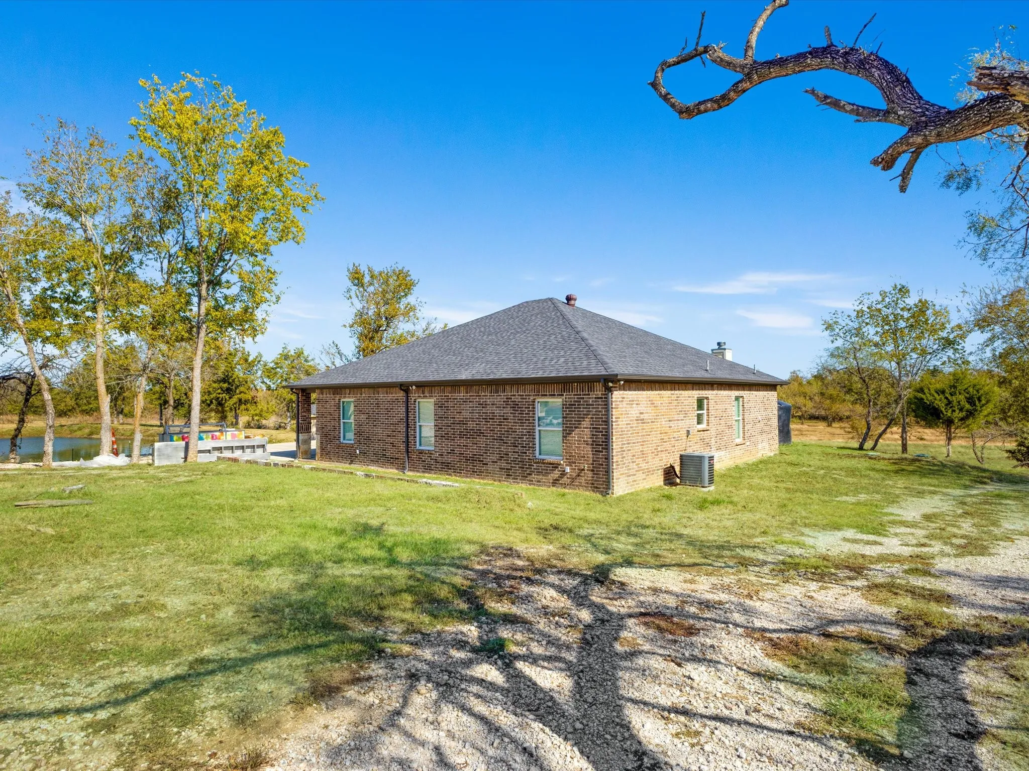 Single Family Residence For Sale in Kaufman County , 12303 CR-4026, Kemp, Texas 75143, 3 Bedroom, 1 Bathroom, Garage spaces, 1,600 Sqft, built in 2021, mls#21379769, Real Estate Agent in Kemp, Homes For Sale in Kaufman county, Homes For Sale in Kemp, Realtor in Kemp Texas, Real Estate Brokerage Independent Realty Texas, Luminita Cordes Realtor