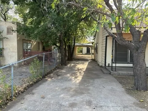 Driveway for front house