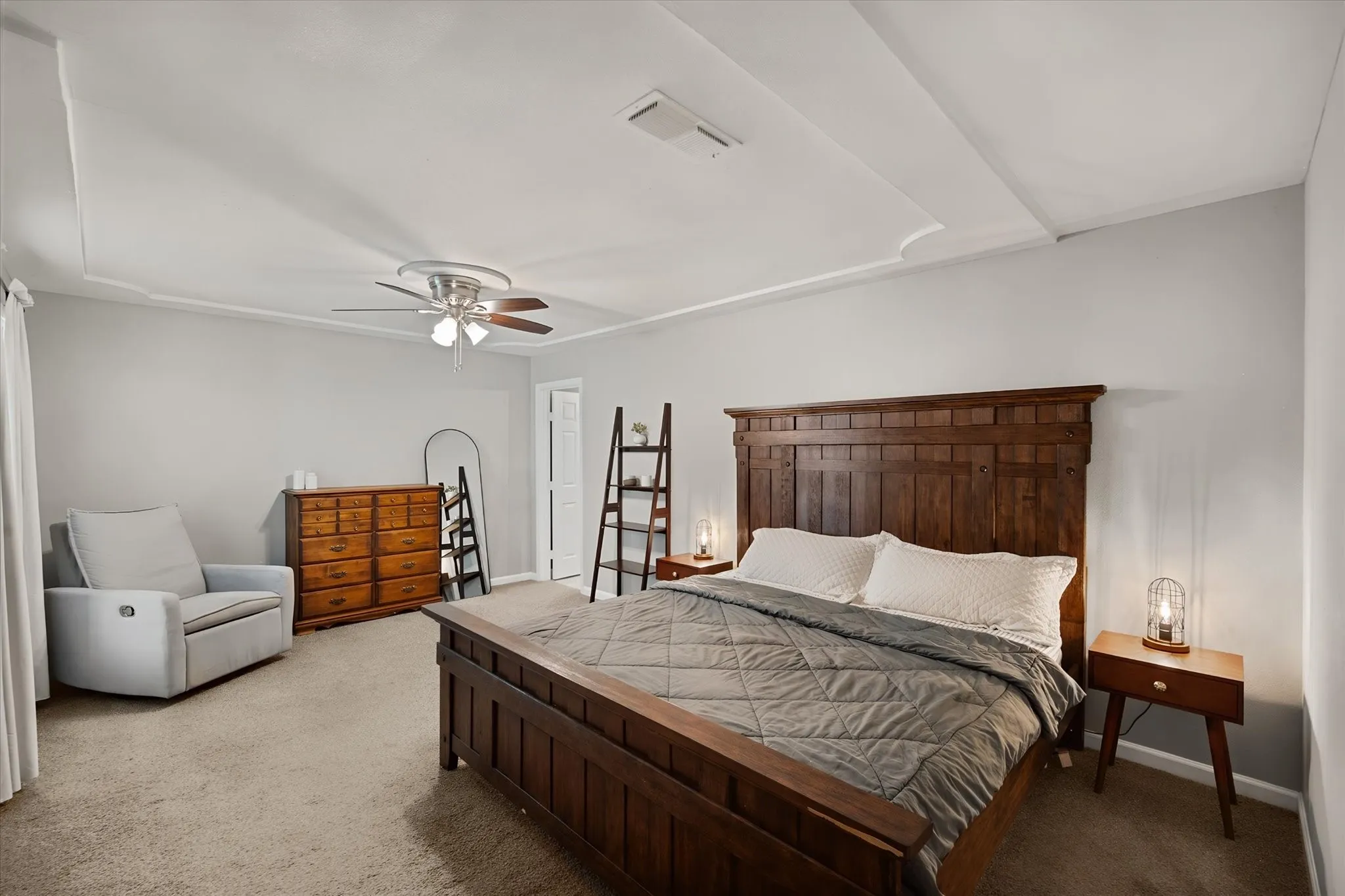 Single Family Residence For Sale in Tarrant County , 7621 Oak Ridge Drive, North Richland Hills, Texas 76182, 3 Bedroom, 2 Bathroom, 2 Garage spaces, 1,974 Sqft, built in 1976, mls#21379625, Real Estate Agent in North Richland Hills, Homes For Sale in Tarrant county, Homes For Sale in North Richland Hills, Realtor in North Richland Hills Texas, Real Estate Brokerage Independent Realty Texas, Luminita Cordes Realtor
