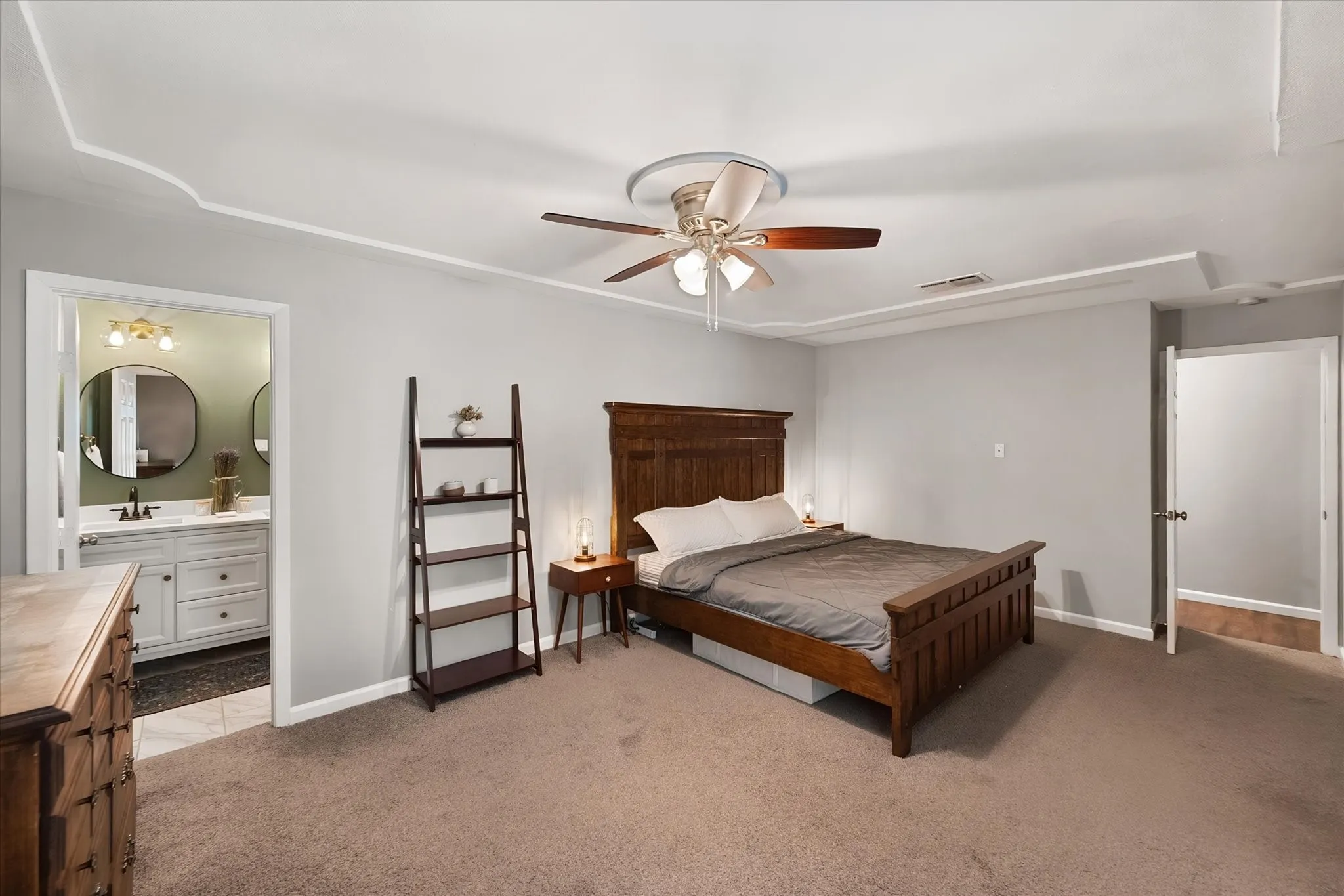 Single Family Residence For Sale in Tarrant County , 7621 Oak Ridge Drive, North Richland Hills, Texas 76182, 3 Bedroom, 2 Bathroom, 2 Garage spaces, 1,974 Sqft, built in 1976, mls#21379625, Real Estate Agent in North Richland Hills, Homes For Sale in Tarrant county, Homes For Sale in North Richland Hills, Realtor in North Richland Hills Texas, Real Estate Brokerage Independent Realty Texas, Luminita Cordes Realtor
