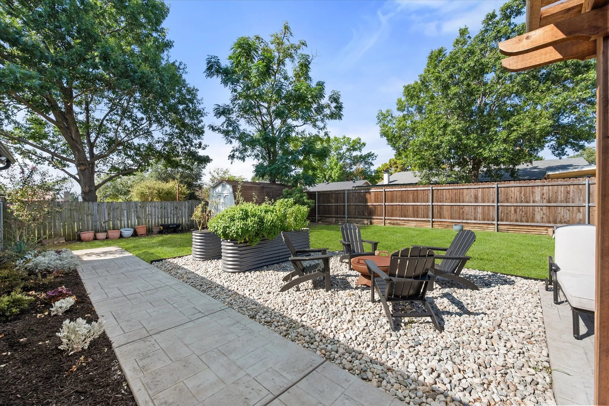 Single Family Residence For Sale in Tarrant County , 7621 Oak Ridge Drive, North Richland Hills, Texas 76182, 3 Bedroom, 2 Bathroom, 2 Garage spaces, 1,974 Sqft, built in 1976, mls#21379625, Real Estate Agent in North Richland Hills, Homes For Sale in Tarrant county, Homes For Sale in North Richland Hills, Realtor in North Richland Hills Texas, Real Estate Brokerage Independent Realty Texas, Luminita Cordes Realtor