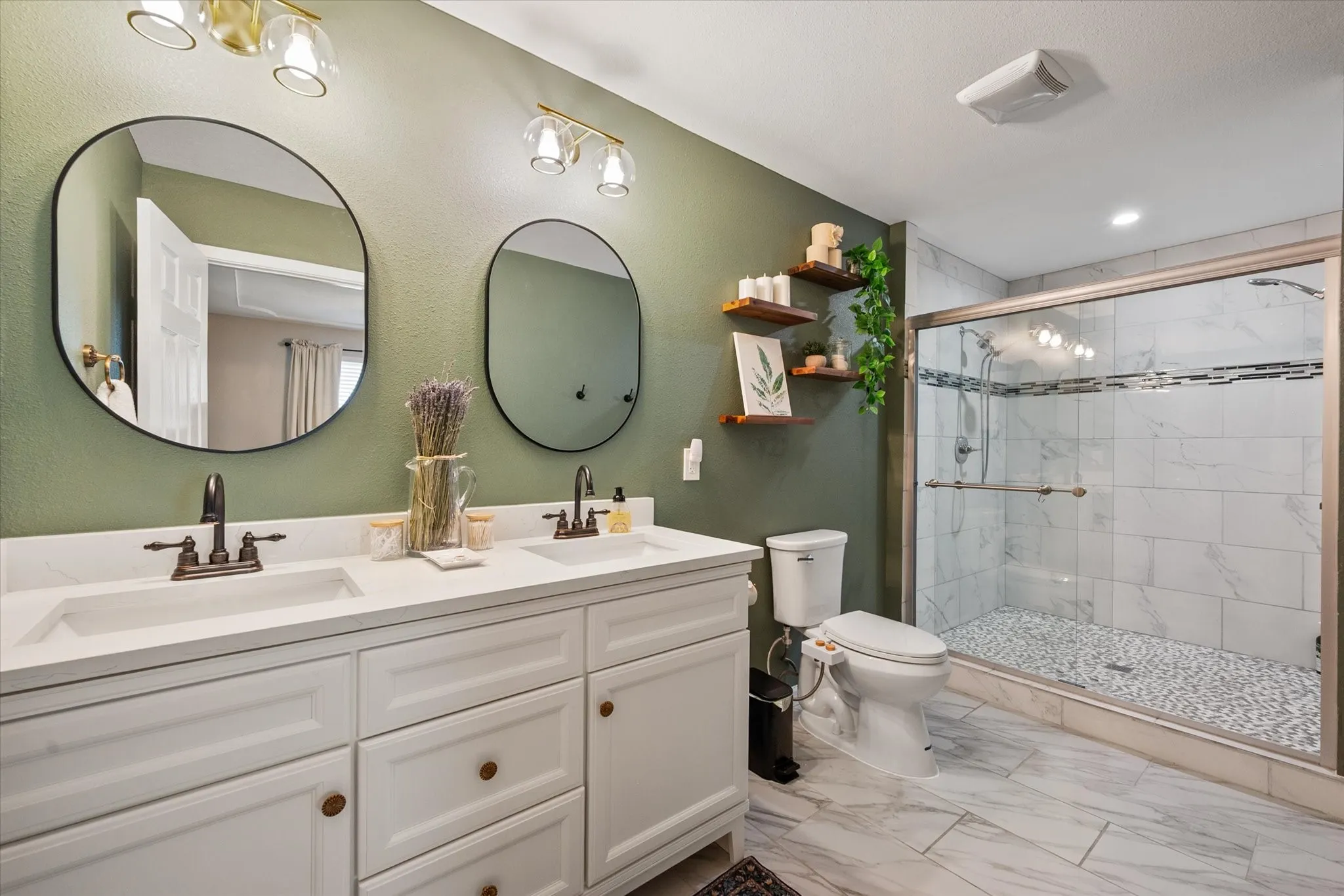 Single Family Residence For Sale in Tarrant County , 7621 Oak Ridge Drive, North Richland Hills, Texas 76182, 3 Bedroom, 2 Bathroom, 2 Garage spaces, 1,974 Sqft, built in 1976, mls#21379625, Real Estate Agent in North Richland Hills, Homes For Sale in Tarrant county, Homes For Sale in North Richland Hills, Realtor in North Richland Hills Texas, Real Estate Brokerage Independent Realty Texas, Luminita Cordes Realtor