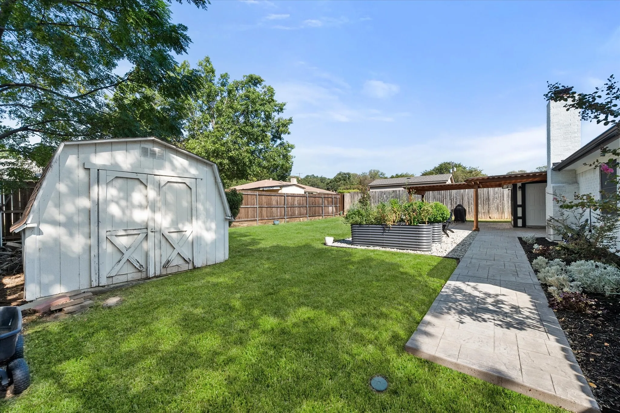 Single Family Residence For Sale in Tarrant County , 7621 Oak Ridge Drive, North Richland Hills, Texas 76182, 3 Bedroom, 2 Bathroom, 2 Garage spaces, 1,974 Sqft, built in 1976, mls#21379625, Real Estate Agent in North Richland Hills, Homes For Sale in Tarrant county, Homes For Sale in North Richland Hills, Realtor in North Richland Hills Texas, Real Estate Brokerage Independent Realty Texas, Luminita Cordes Realtor
