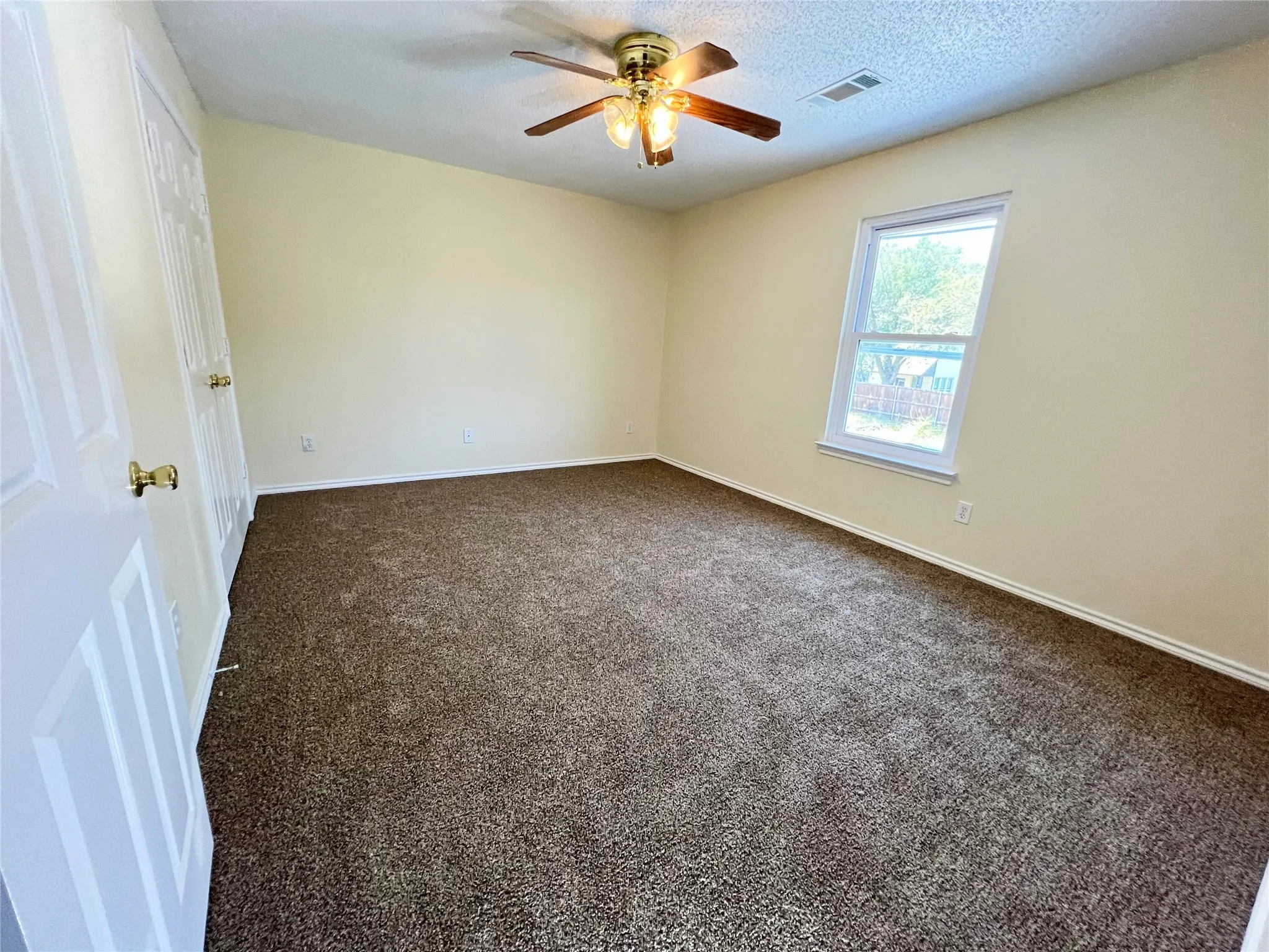 Single Family Residence For Rent in Denton County , 1204 Hillside Drive, Justin, Texas 76247, 4 Bedroom, 3 Bathroom, 2 Garage spaces, 2,552 Sqft, built in 1998, mls#21379780, Real Estate Agent in Justin, Homes For Rent in Denton county, Homes For Rent in Justin, Realtor in Justin Texas, Real Estate Brokerage Independent Realty Texas, Luminita Cordes Realtor