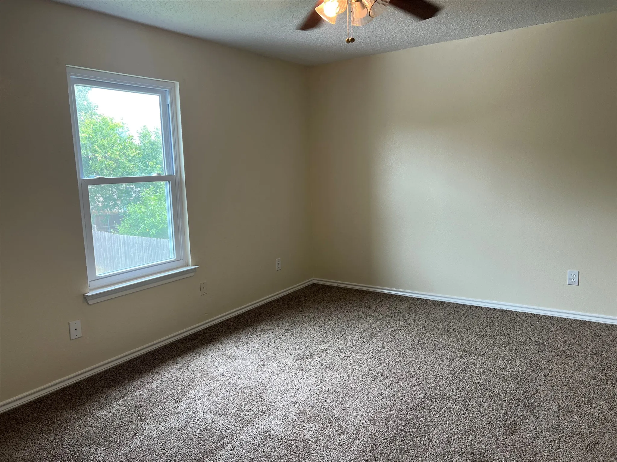 Single Family Residence For Rent in Denton County , 1204 Hillside Drive, Justin, Texas 76247, 4 Bedroom, 3 Bathroom, 2 Garage spaces, 2,552 Sqft, built in 1998, mls#21379780, Real Estate Agent in Justin, Homes For Rent in Denton county, Homes For Rent in Justin, Realtor in Justin Texas, Real Estate Brokerage Independent Realty Texas, Luminita Cordes Realtor