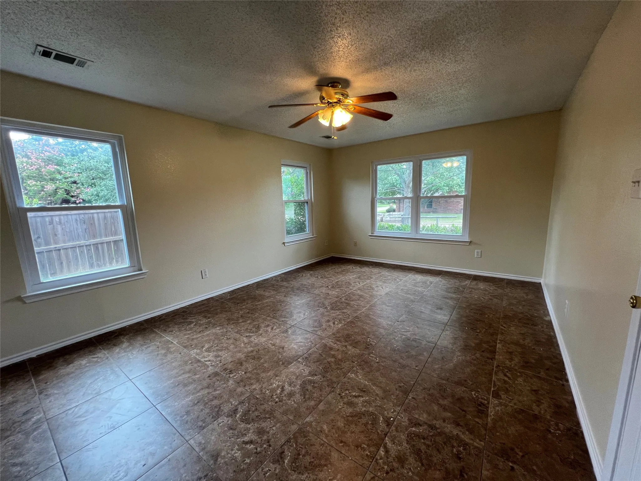 Single Family Residence For Rent in Denton County , 1204 Hillside Drive, Justin, Texas 76247, 4 Bedroom, 3 Bathroom, 2 Garage spaces, 2,552 Sqft, built in 1998, mls#21379780, Real Estate Agent in Justin, Homes For Rent in Denton county, Homes For Rent in Justin, Realtor in Justin Texas, Real Estate Brokerage Independent Realty Texas, Luminita Cordes Realtor