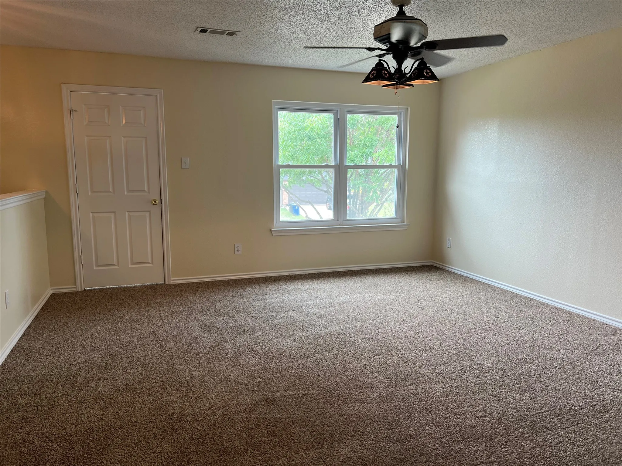Single Family Residence For Rent in Denton County , 1204 Hillside Drive, Justin, Texas 76247, 4 Bedroom, 3 Bathroom, 2 Garage spaces, 2,552 Sqft, built in 1998, mls#21379780, Real Estate Agent in Justin, Homes For Rent in Denton county, Homes For Rent in Justin, Realtor in Justin Texas, Real Estate Brokerage Independent Realty Texas, Luminita Cordes Realtor
