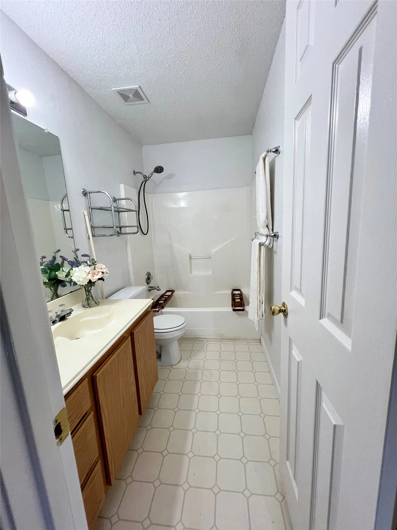 Single Family Residence For Rent in Denton County , 1204 Hillside Drive, Justin, Texas 76247, 4 Bedroom, 3 Bathroom, 2 Garage spaces, 2,552 Sqft, built in 1998, mls#21379780, Real Estate Agent in Justin, Homes For Rent in Denton county, Homes For Rent in Justin, Realtor in Justin Texas, Real Estate Brokerage Independent Realty Texas, Luminita Cordes Realtor
