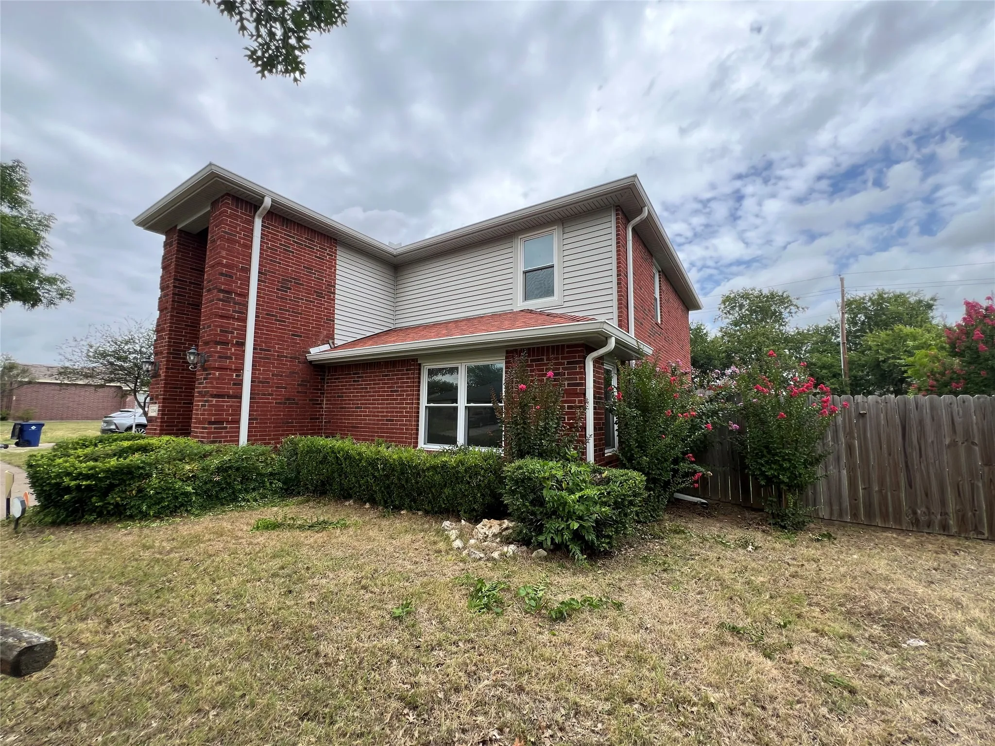 Single Family Residence For Rent in Denton County , 1204 Hillside Drive, Justin, Texas 76247, 4 Bedroom, 3 Bathroom, 2 Garage spaces, 2,552 Sqft, built in 1998, mls#21379780, Real Estate Agent in Justin, Homes For Rent in Denton county, Homes For Rent in Justin, Realtor in Justin Texas, Real Estate Brokerage Independent Realty Texas, Luminita Cordes Realtor