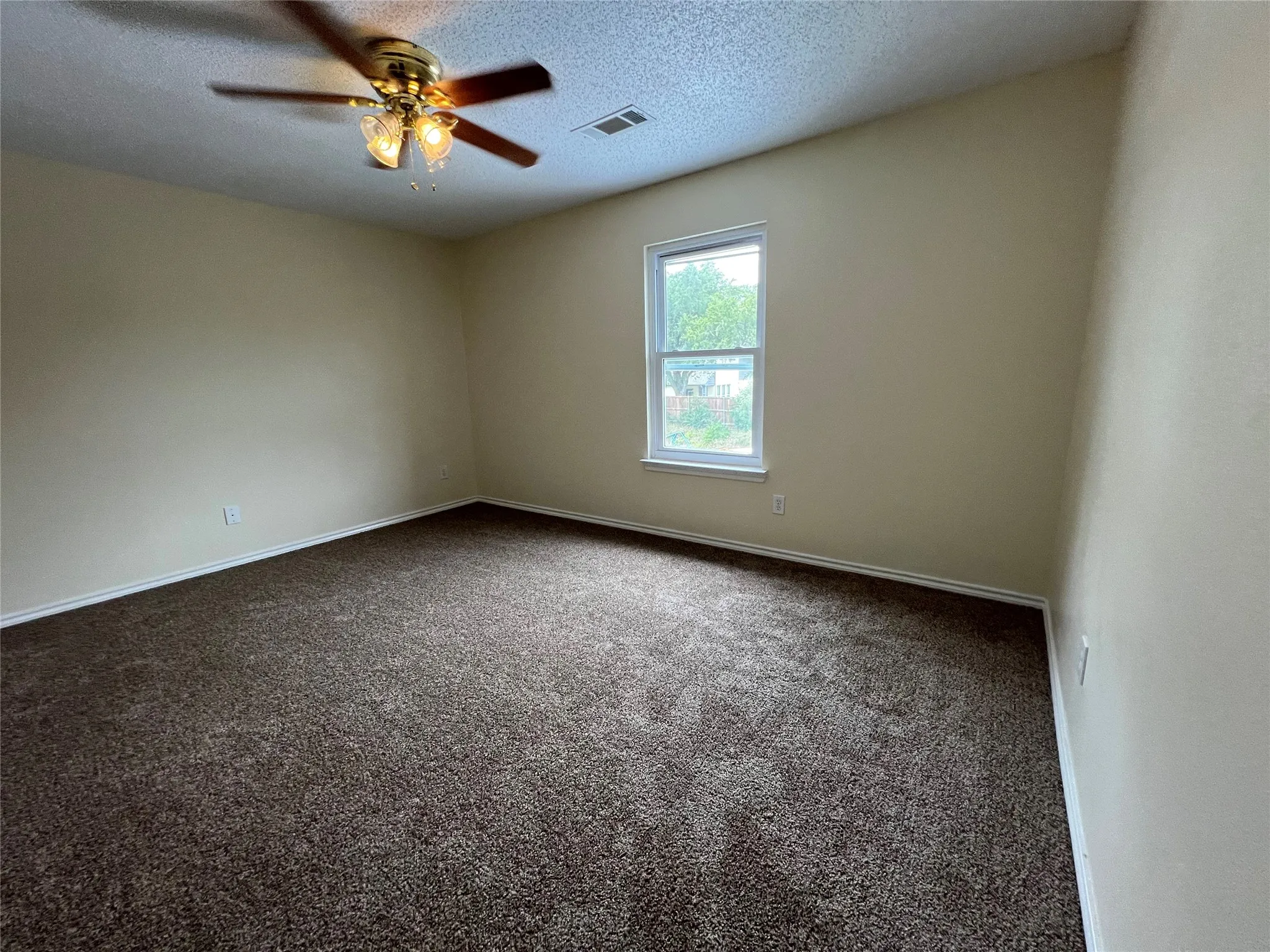 Single Family Residence For Rent in Denton County , 1204 Hillside Drive, Justin, Texas 76247, 4 Bedroom, 3 Bathroom, 2 Garage spaces, 2,552 Sqft, built in 1998, mls#21379780, Real Estate Agent in Justin, Homes For Rent in Denton county, Homes For Rent in Justin, Realtor in Justin Texas, Real Estate Brokerage Independent Realty Texas, Luminita Cordes Realtor
