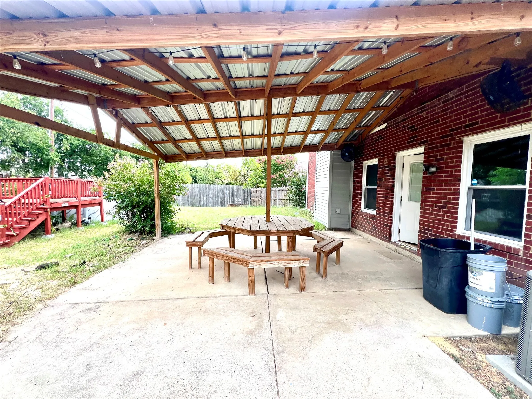 Single Family Residence For Rent in Denton County , 1204 Hillside Drive, Justin, Texas 76247, 4 Bedroom, 3 Bathroom, 2 Garage spaces, 2,552 Sqft, built in 1998, mls#21379780, Real Estate Agent in Justin, Homes For Rent in Denton county, Homes For Rent in Justin, Realtor in Justin Texas, Real Estate Brokerage Independent Realty Texas, Luminita Cordes Realtor