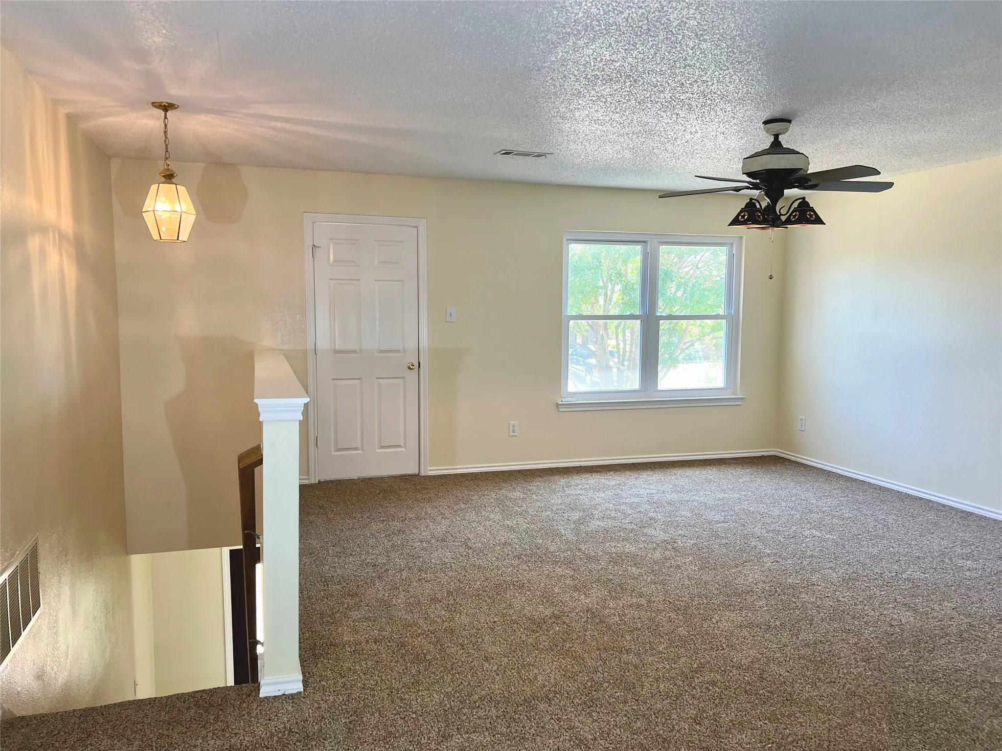 Single Family Residence For Rent in Denton County , 1204 Hillside Drive, Justin, Texas 76247, 4 Bedroom, 3 Bathroom, 2 Garage spaces, 2,552 Sqft, built in 1998, mls#21379780, Real Estate Agent in Justin, Homes For Rent in Denton county, Homes For Rent in Justin, Realtor in Justin Texas, Real Estate Brokerage Independent Realty Texas, Luminita Cordes Realtor