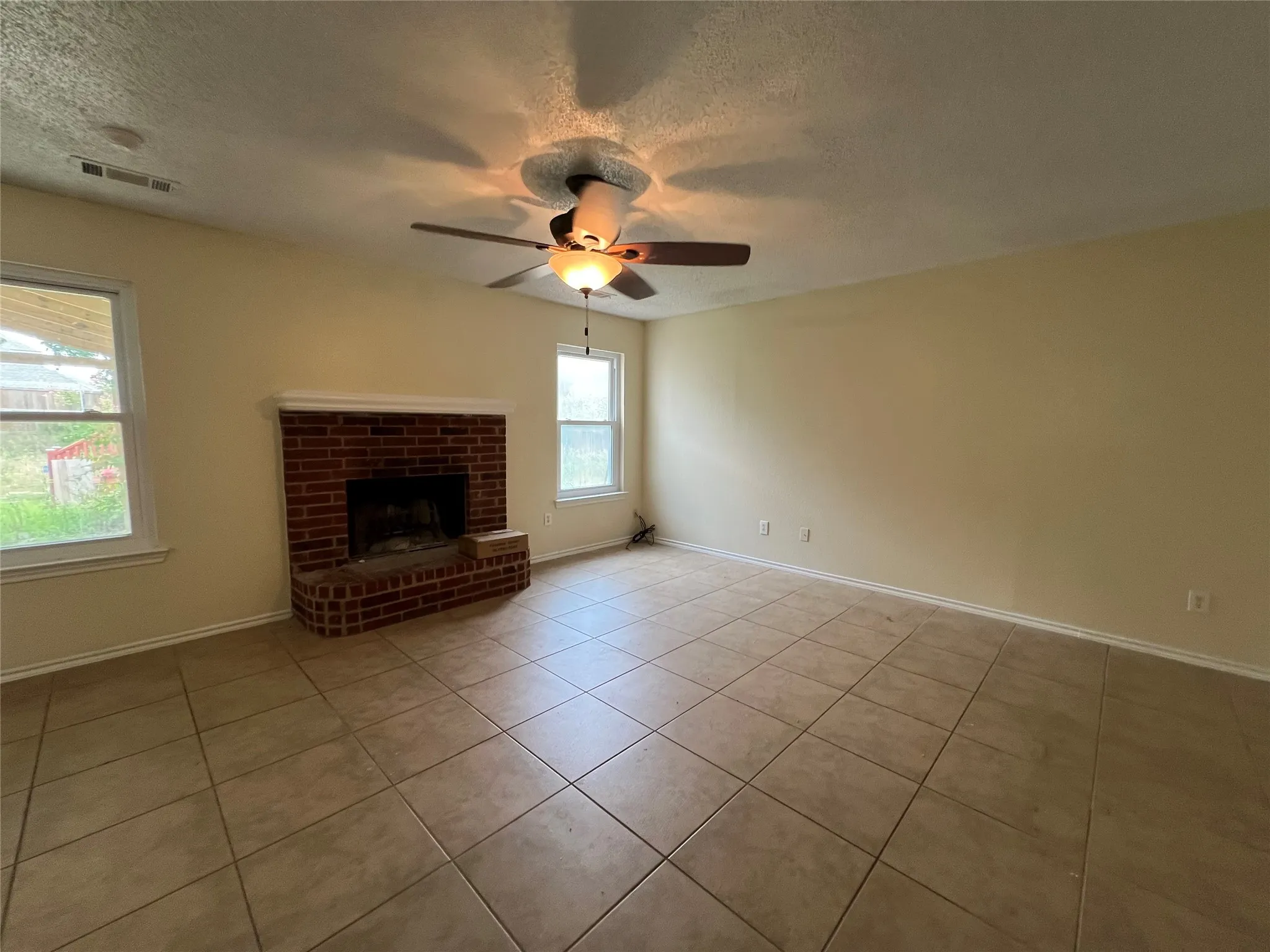 Single Family Residence For Rent in Denton County , 1204 Hillside Drive, Justin, Texas 76247, 4 Bedroom, 3 Bathroom, 2 Garage spaces, 2,552 Sqft, built in 1998, mls#21379780, Real Estate Agent in Justin, Homes For Rent in Denton county, Homes For Rent in Justin, Realtor in Justin Texas, Real Estate Brokerage Independent Realty Texas, Luminita Cordes Realtor