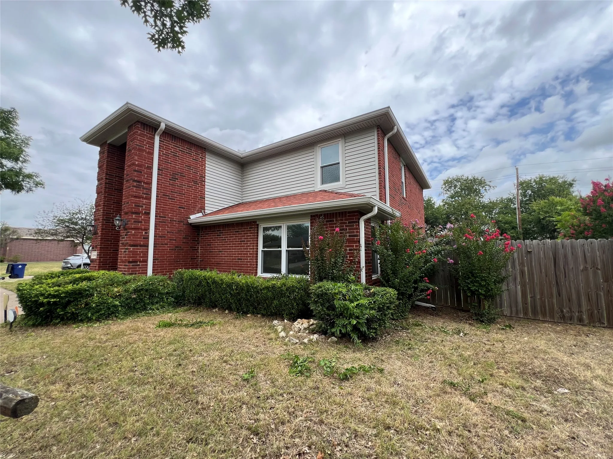 Single Family Residence For Rent in Denton County , 1204 Hillside Drive, Justin, Texas 76247, 4 Bedroom, 3 Bathroom, 2 Garage spaces, 2,552 Sqft, built in 1998, mls#21379780, Real Estate Agent in Justin, Homes For Rent in Denton county, Homes For Rent in Justin, Realtor in Justin Texas, Real Estate Brokerage Independent Realty Texas, Luminita Cordes Realtor