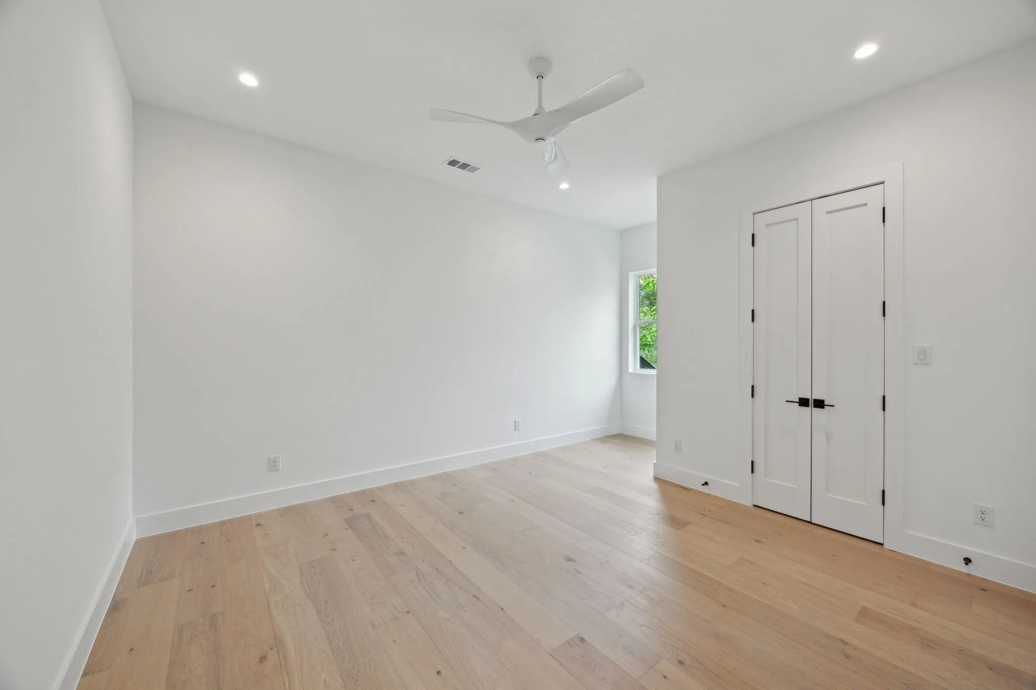 Single Family Residence For Rent in Dallas County , 3815 Hawick Lane, Dallas, Texas 75220, 5 Bedroom, 5 Bathroom, 2 Garage spaces, 4,945 Sqft, built in 2024, mls#21379778, Real Estate Agent in Dallas, Homes For Rent in Dallas county, Homes For Rent in Dallas, Realtor in Dallas Texas, Real Estate Brokerage Independent Realty Texas, Luminita Cordes Realtor
