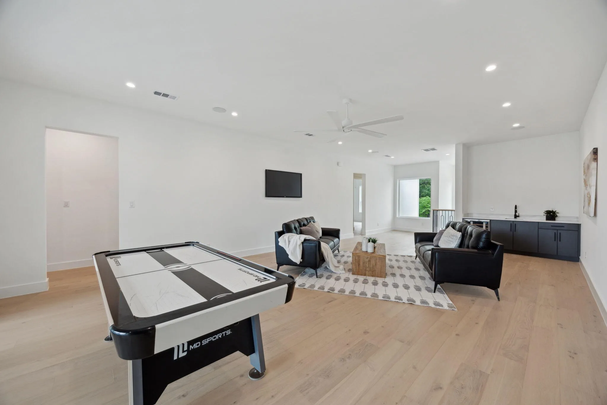 Single Family Residence For Rent in Dallas County , 3815 Hawick Lane, Dallas, Texas 75220, 5 Bedroom, 5 Bathroom, 2 Garage spaces, 4,945 Sqft, built in 2024, mls#21379778, Real Estate Agent in Dallas, Homes For Rent in Dallas county, Homes For Rent in Dallas, Realtor in Dallas Texas, Real Estate Brokerage Independent Realty Texas, Luminita Cordes Realtor