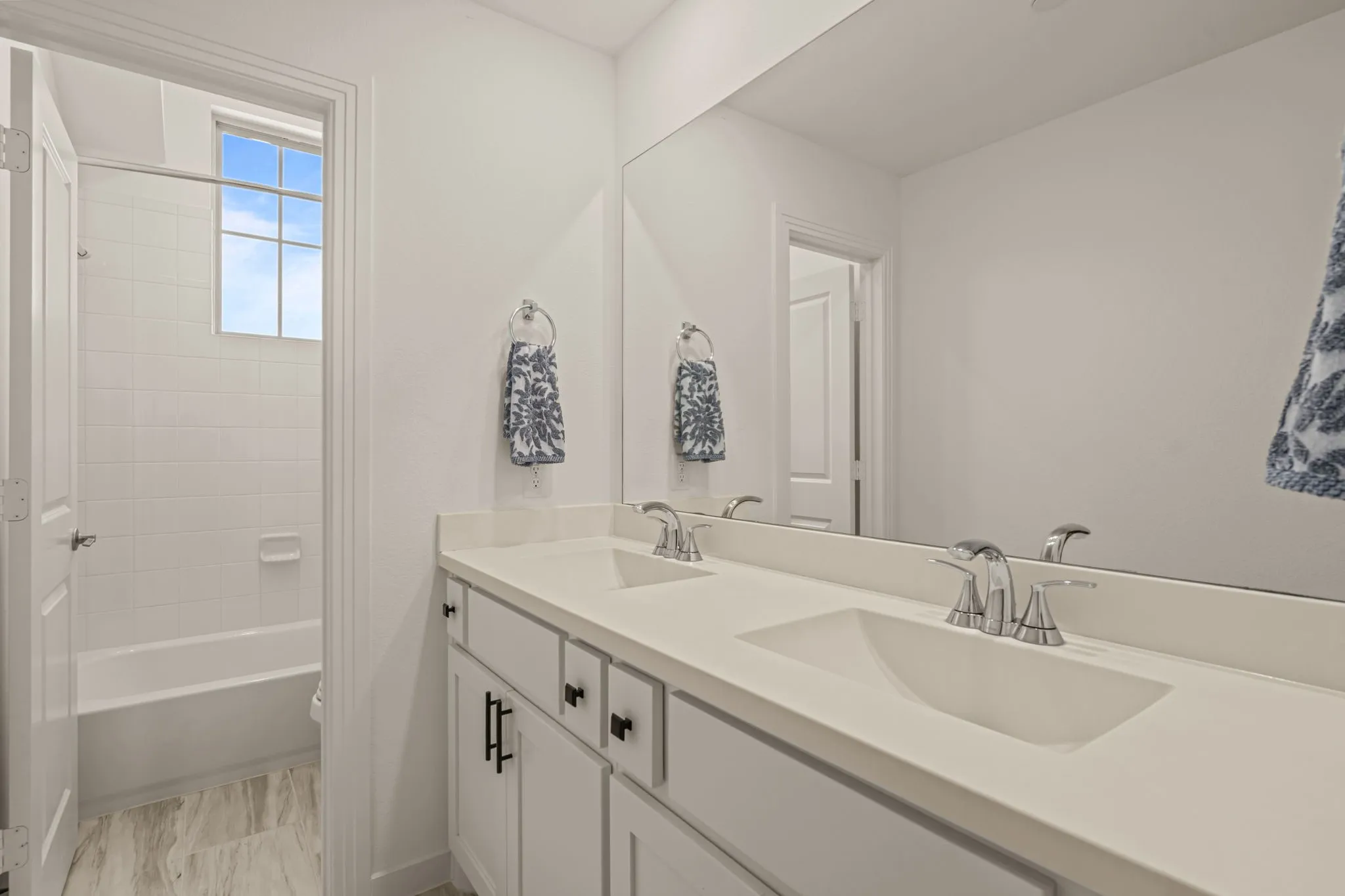 Townhouse For Sale in Collin County , 400 Blue Creek Cove, Mc Kinney, Texas 75071, 3 Bedroom, 3 Bathroom, 2 Garage spaces, 1,827 Sqft, built in 2021, mls#21377104, Real Estate Agent in Mc Kinney, Homes For Sale in Collin county, Homes For Sale in Mc Kinney, Realtor in Mc Kinney Texas, Real Estate Brokerage Independent Realty Texas, Luminita Cordes Realtor