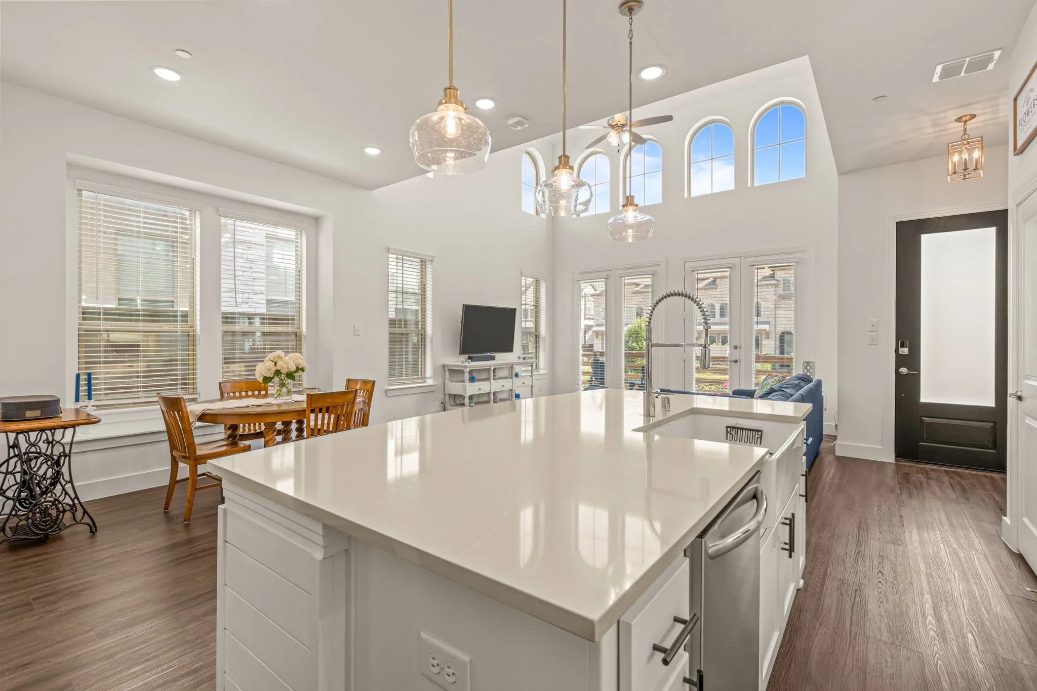 Townhouse For Sale in Collin County , 400 Blue Creek Cove, Mc Kinney, Texas 75071, 3 Bedroom, 3 Bathroom, 2 Garage spaces, 1,827 Sqft, built in 2021, mls#21377104, Real Estate Agent in Mc Kinney, Homes For Sale in Collin county, Homes For Sale in Mc Kinney, Realtor in Mc Kinney Texas, Real Estate Brokerage Independent Realty Texas, Luminita Cordes Realtor