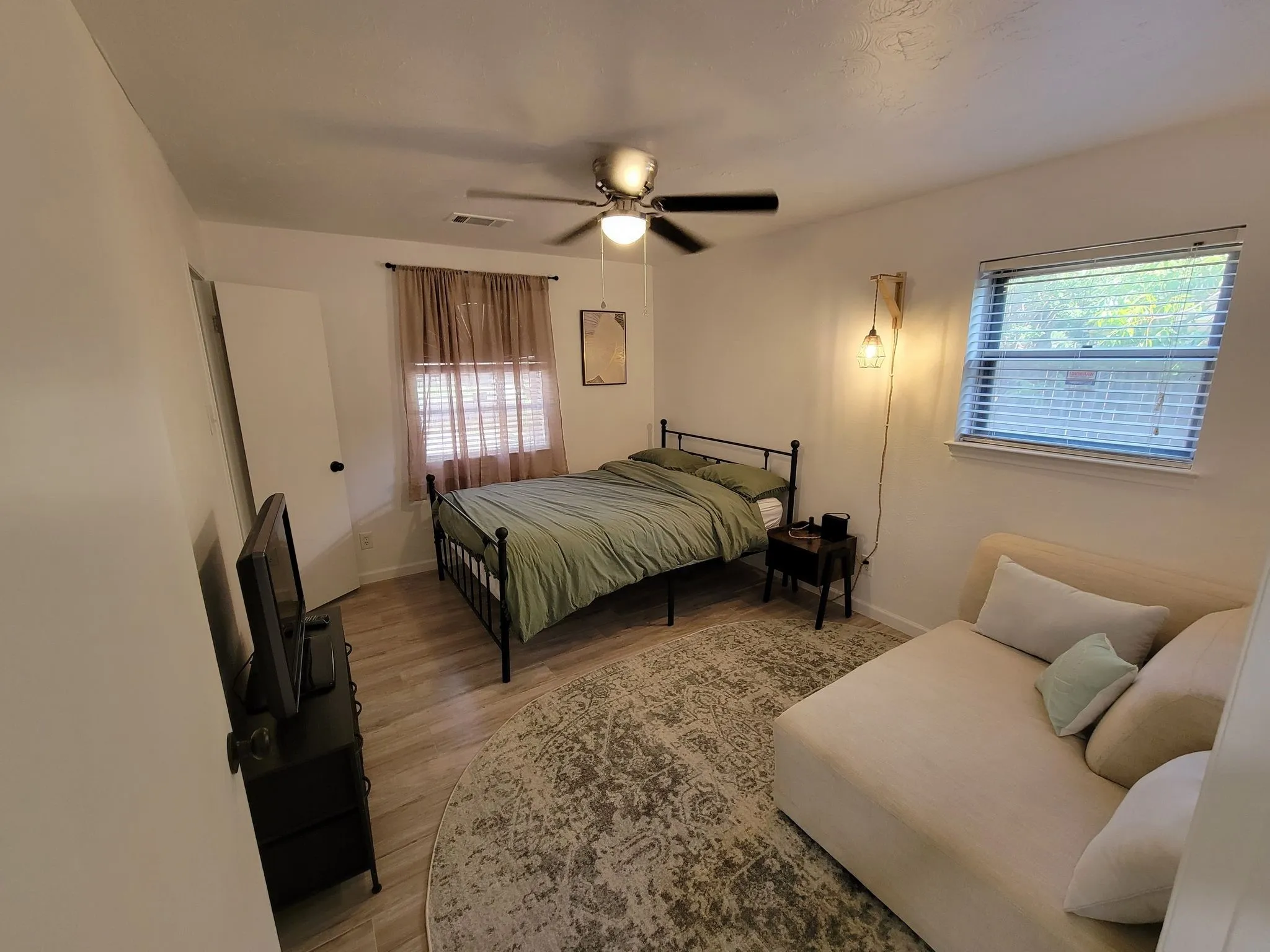 Single Family Residence For Rent in Dallas County , 600 Tanglewood Drive S, Irving, Texas 75061, 4 Bedroom, 2 Bathroom, 2 Garage spaces, 2,156 Sqft, built in 1965, mls#21379691, Real Estate Agent in Irving, Homes For Rent in Dallas county, Homes For Rent in Irving, Realtor in Irving Texas, Real Estate Brokerage Independent Realty Texas, Luminita Cordes Realtor