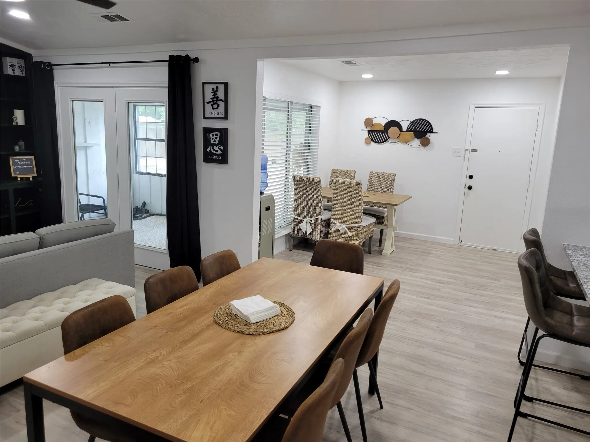 Single Family Residence For Rent in Dallas County , 600 Tanglewood Drive S, Irving, Texas 75061, 4 Bedroom, 2 Bathroom, 2 Garage spaces, 2,156 Sqft, built in 1965, mls#21379691, Real Estate Agent in Irving, Homes For Rent in Dallas county, Homes For Rent in Irving, Realtor in Irving Texas, Real Estate Brokerage Independent Realty Texas, Luminita Cordes Realtor