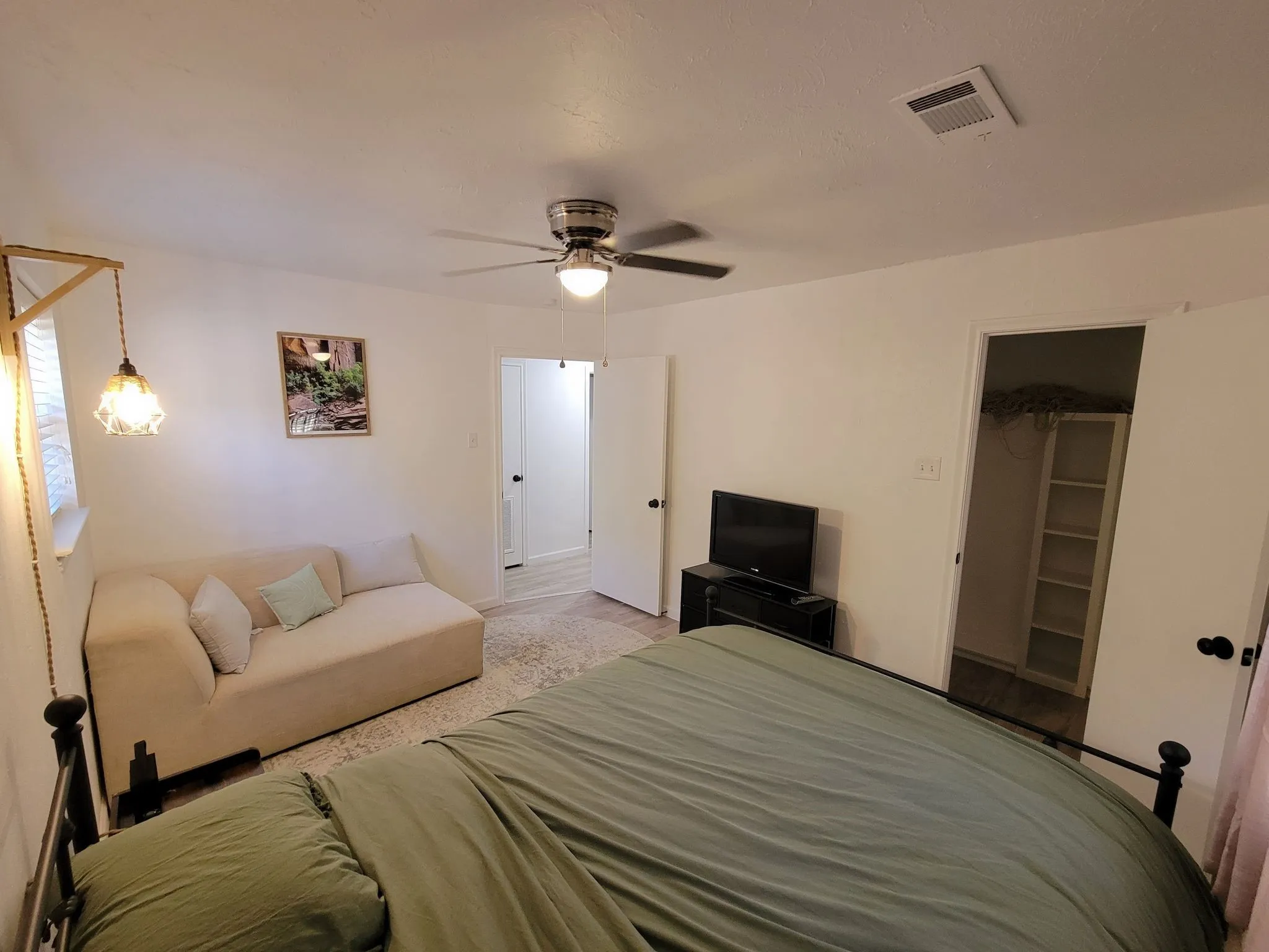 Single Family Residence For Rent in Dallas County , 600 Tanglewood Drive S, Irving, Texas 75061, 4 Bedroom, 2 Bathroom, 2 Garage spaces, 2,156 Sqft, built in 1965, mls#21379691, Real Estate Agent in Irving, Homes For Rent in Dallas county, Homes For Rent in Irving, Realtor in Irving Texas, Real Estate Brokerage Independent Realty Texas, Luminita Cordes Realtor