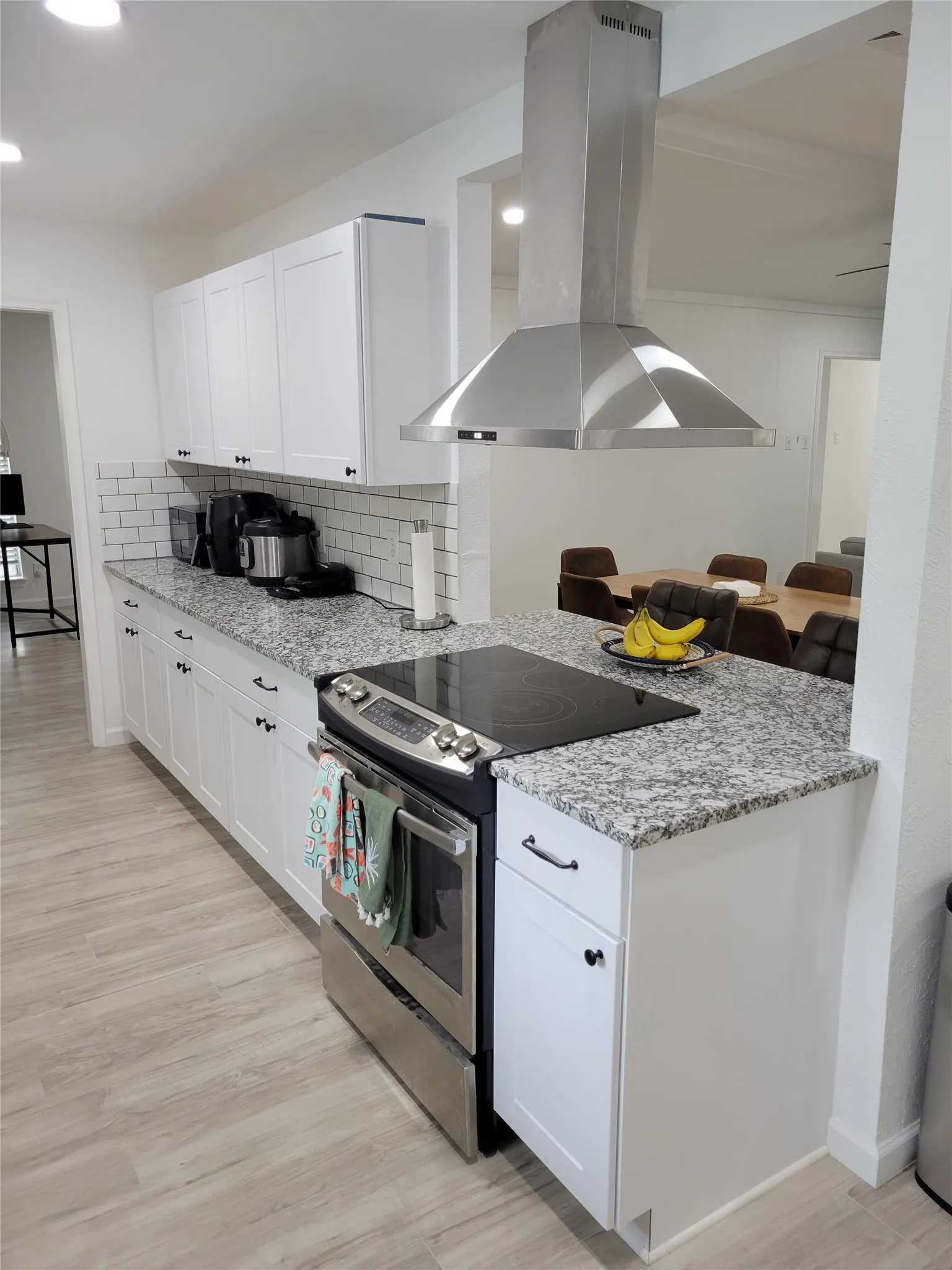 Single Family Residence For Rent in Dallas County , 600 Tanglewood Drive S, Irving, Texas 75061, 4 Bedroom, 2 Bathroom, 2 Garage spaces, 2,156 Sqft, built in 1965, mls#21379691, Real Estate Agent in Irving, Homes For Rent in Dallas county, Homes For Rent in Irving, Realtor in Irving Texas, Real Estate Brokerage Independent Realty Texas, Luminita Cordes Realtor