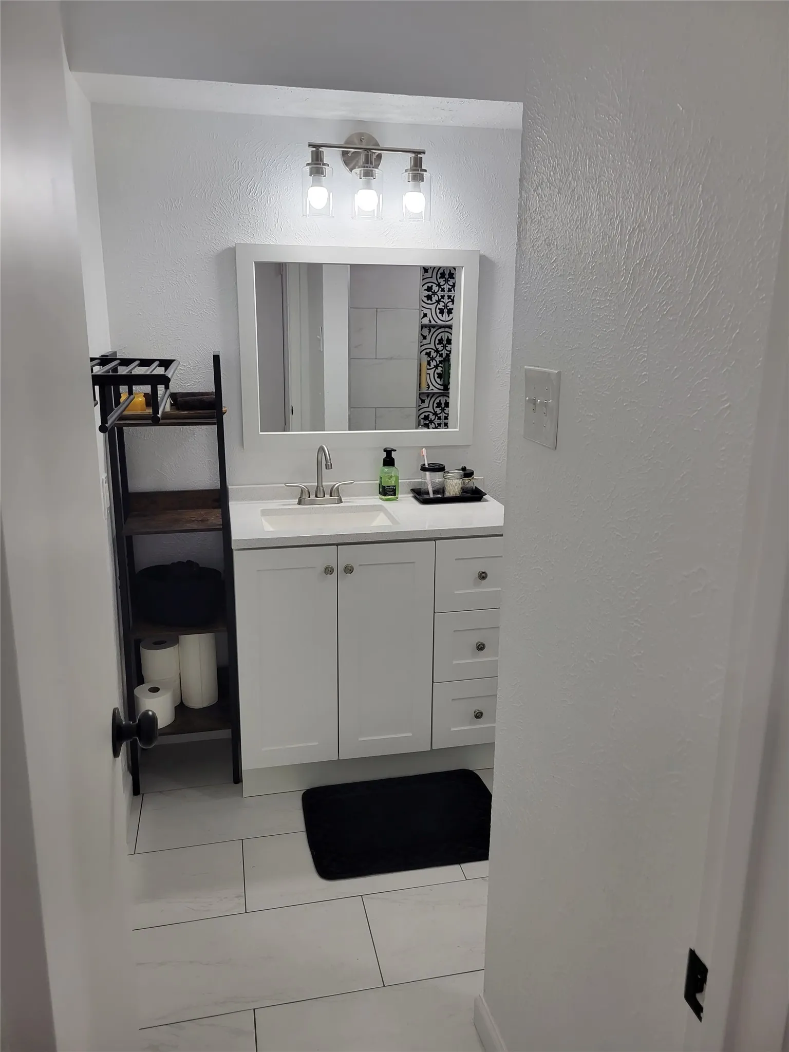 Single Family Residence For Rent in Dallas County , 600 Tanglewood Drive S, Irving, Texas 75061, 4 Bedroom, 2 Bathroom, 2 Garage spaces, 2,156 Sqft, built in 1965, mls#21379691, Real Estate Agent in Irving, Homes For Rent in Dallas county, Homes For Rent in Irving, Realtor in Irving Texas, Real Estate Brokerage Independent Realty Texas, Luminita Cordes Realtor
