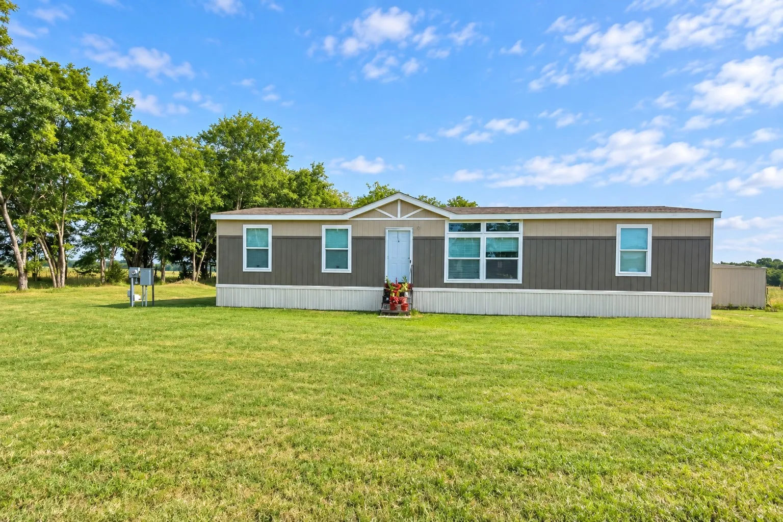 Mobile Home For Sale in Hunt County , 1476 Private Road 2268, Quinlan, Texas 75474, 4 Bedroom, 2 Bathroom, Garage spaces, 1,792 Sqft, built in 2018, mls#21379766, Real Estate Agent in Quinlan, Homes For Sale in Hunt county, Homes For Sale in Quinlan, Realtor in Quinlan Texas, Real Estate Brokerage Independent Realty Texas, Luminita Cordes Realtor
