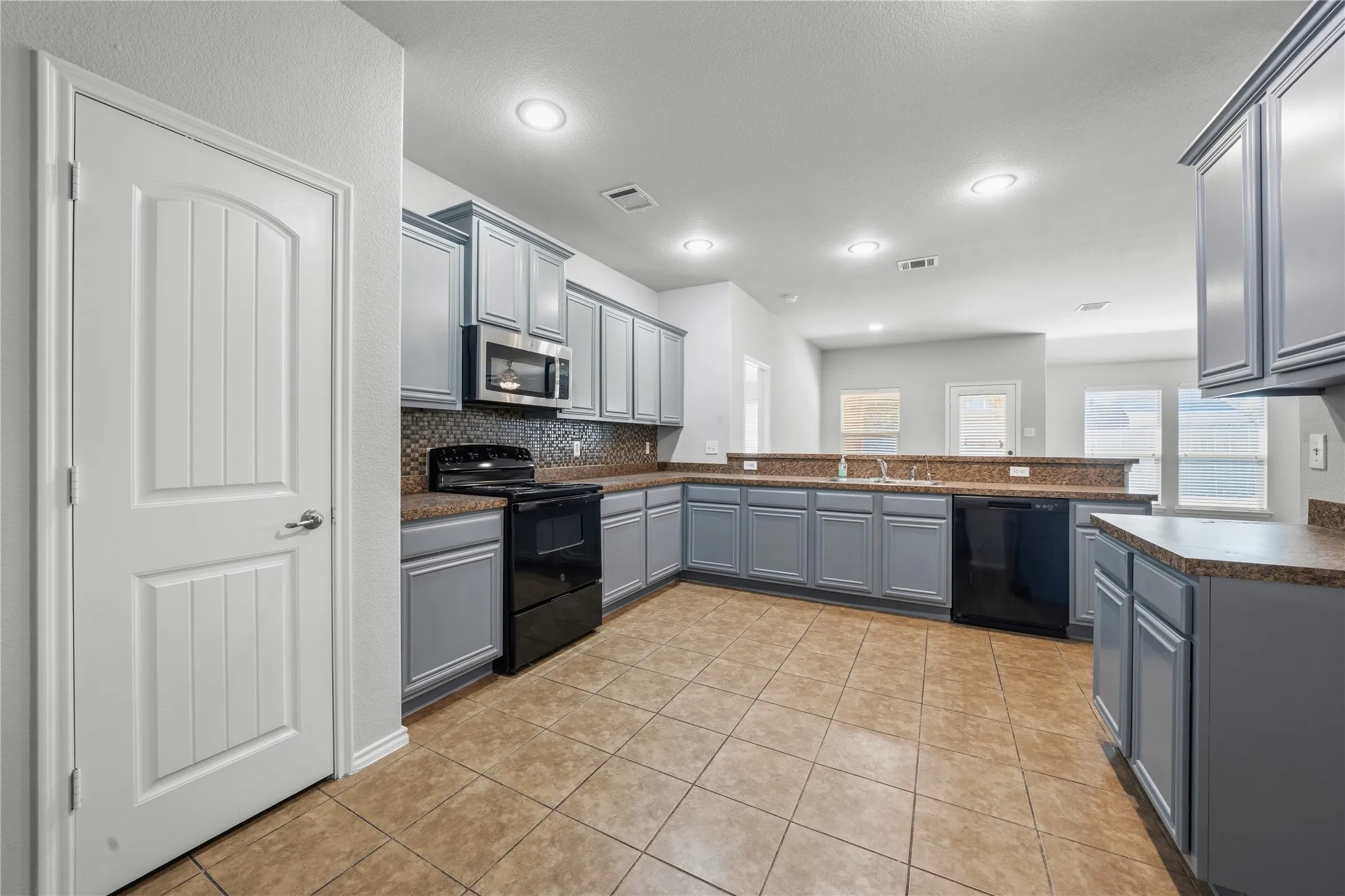 Single Family Residence For Rent in Collin County , 144 Meadow Crest Drive, Princeton, Texas 75407, 3 Bedroom, 2 Bathroom, 2 Garage spaces, 1,873 Sqft, built in 2011, mls#21379788, Real Estate Agent in Princeton, Homes For Rent in Collin county, Homes For Rent in Princeton, Realtor in Princeton Texas, Real Estate Brokerage Independent Realty Texas, Luminita Cordes Realtor