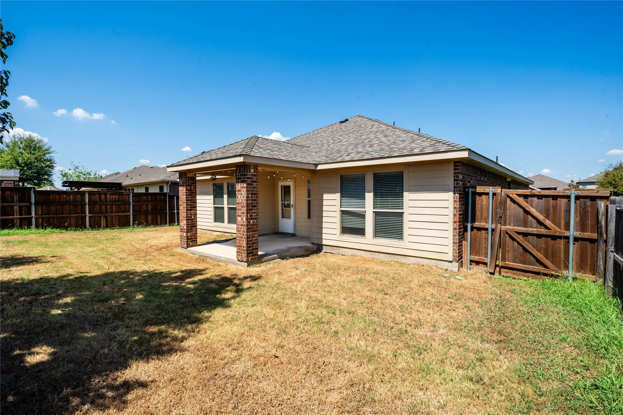 Single Family Residence For Rent in Collin County , 144 Meadow Crest Drive, Princeton, Texas 75407, 3 Bedroom, 2 Bathroom, 2 Garage spaces, 1,873 Sqft, built in 2011, mls#21379788, Real Estate Agent in Princeton, Homes For Rent in Collin county, Homes For Rent in Princeton, Realtor in Princeton Texas, Real Estate Brokerage Independent Realty Texas, Luminita Cordes Realtor