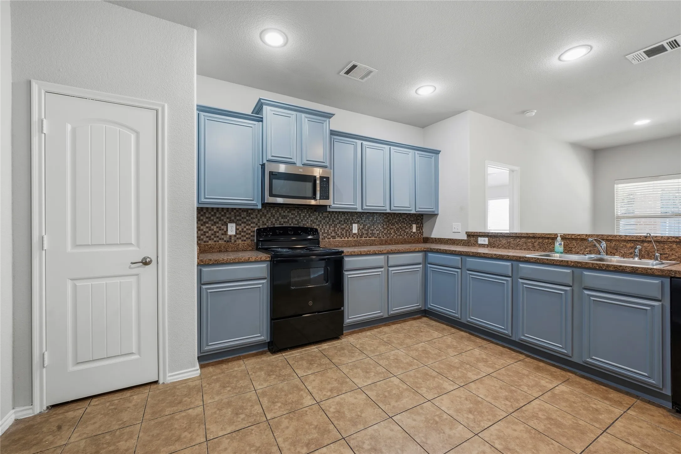 Single Family Residence For Rent in Collin County , 144 Meadow Crest Drive, Princeton, Texas 75407, 3 Bedroom, 2 Bathroom, 2 Garage spaces, 1,873 Sqft, built in 2011, mls#21379788, Real Estate Agent in Princeton, Homes For Rent in Collin county, Homes For Rent in Princeton, Realtor in Princeton Texas, Real Estate Brokerage Independent Realty Texas, Luminita Cordes Realtor