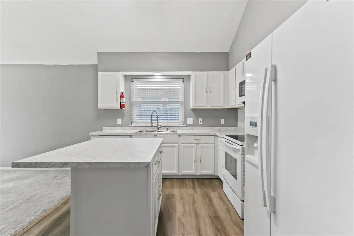 Single Family Residence For Rent in Tarrant County , 9061 Blue Ridge Trail, Fort Worth, Texas 76118, 3 Bedroom, 2 Bathroom, 2 Garage spaces, 1,780 Sqft, built in 1996, mls#21379789, Real Estate Agent in Fort Worth, Homes For Rent in Tarrant county, Homes For Rent in Fort Worth, Realtor in Fort Worth Texas, Real Estate Brokerage Independent Realty Texas, Luminita Cordes Realtor