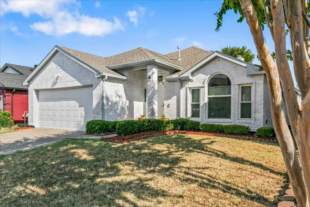 Single Family Residence For Rent in Tarrant County , 9061 Blue Ridge Trail, Fort Worth, Texas 76118, 3 Bedroom, 2 Bathroom, 2 Garage spaces, 1,780 Sqft, built in 1996, mls#21379789, Real Estate Agent in Fort Worth, Homes For Rent in Tarrant county, Homes For Rent in Fort Worth, Realtor in Fort Worth Texas, Real Estate Brokerage Independent Realty Texas, Luminita Cordes Realtor