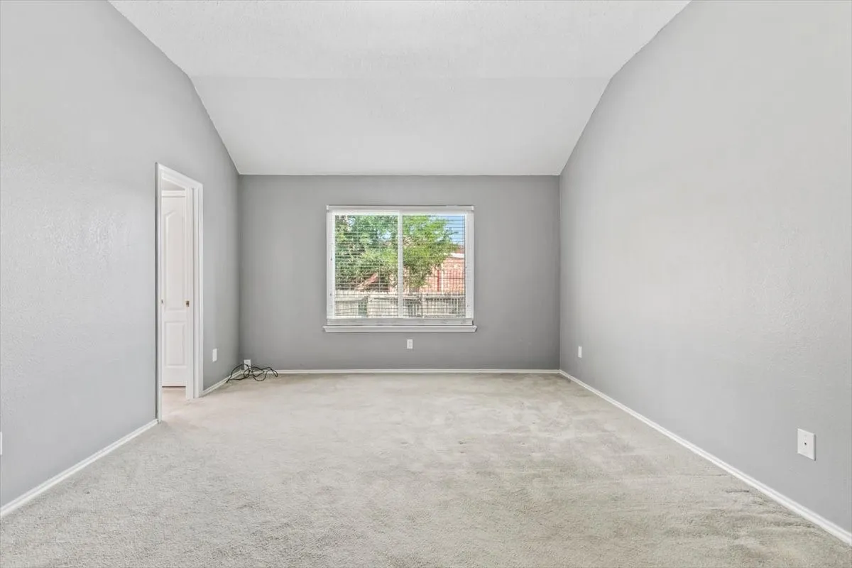 Single Family Residence For Rent in Tarrant County , 9061 Blue Ridge Trail, Fort Worth, Texas 76118, 3 Bedroom, 2 Bathroom, 2 Garage spaces, 1,780 Sqft, built in 1996, mls#21379789, Real Estate Agent in Fort Worth, Homes For Rent in Tarrant county, Homes For Rent in Fort Worth, Realtor in Fort Worth Texas, Real Estate Brokerage Independent Realty Texas, Luminita Cordes Realtor