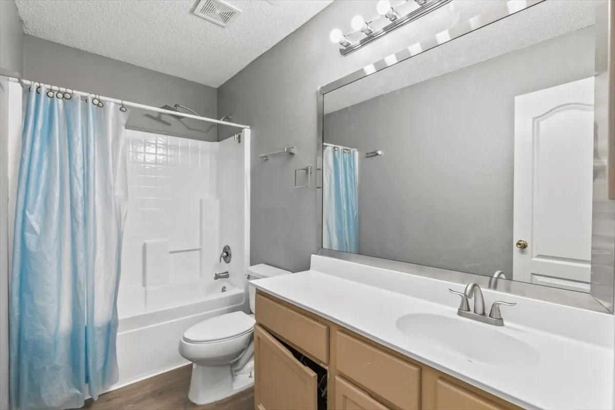 Single Family Residence For Rent in Tarrant County , 9061 Blue Ridge Trail, Fort Worth, Texas 76118, 3 Bedroom, 2 Bathroom, 2 Garage spaces, 1,780 Sqft, built in 1996, mls#21379789, Real Estate Agent in Fort Worth, Homes For Rent in Tarrant county, Homes For Rent in Fort Worth, Realtor in Fort Worth Texas, Real Estate Brokerage Independent Realty Texas, Luminita Cordes Realtor
