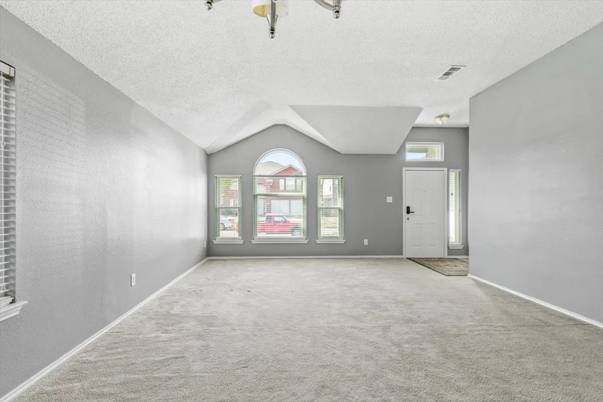 Single Family Residence For Rent in Tarrant County , 9061 Blue Ridge Trail, Fort Worth, Texas 76118, 3 Bedroom, 2 Bathroom, 2 Garage spaces, 1,780 Sqft, built in 1996, mls#21379789, Real Estate Agent in Fort Worth, Homes For Rent in Tarrant county, Homes For Rent in Fort Worth, Realtor in Fort Worth Texas, Real Estate Brokerage Independent Realty Texas, Luminita Cordes Realtor