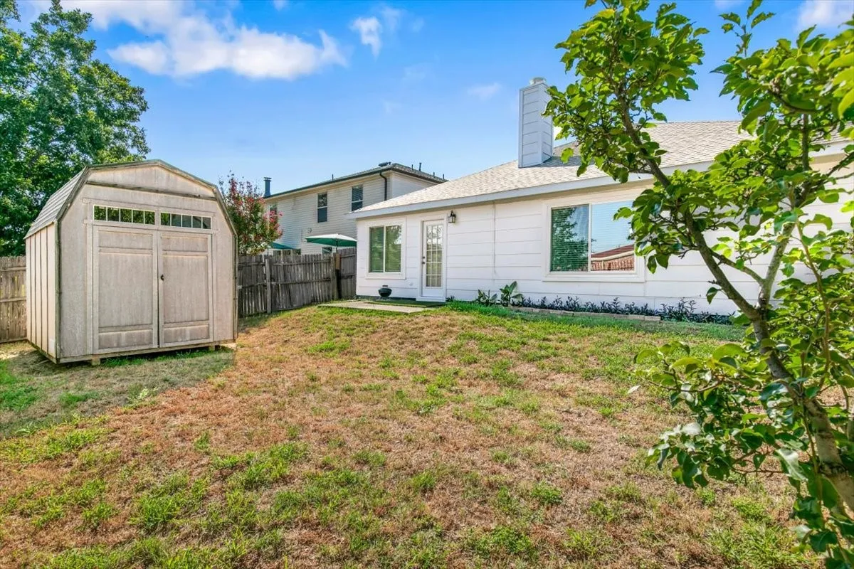 Single Family Residence For Rent in Tarrant County , 9061 Blue Ridge Trail, Fort Worth, Texas 76118, 3 Bedroom, 2 Bathroom, 2 Garage spaces, 1,780 Sqft, built in 1996, mls#21379789, Real Estate Agent in Fort Worth, Homes For Rent in Tarrant county, Homes For Rent in Fort Worth, Realtor in Fort Worth Texas, Real Estate Brokerage Independent Realty Texas, Luminita Cordes Realtor