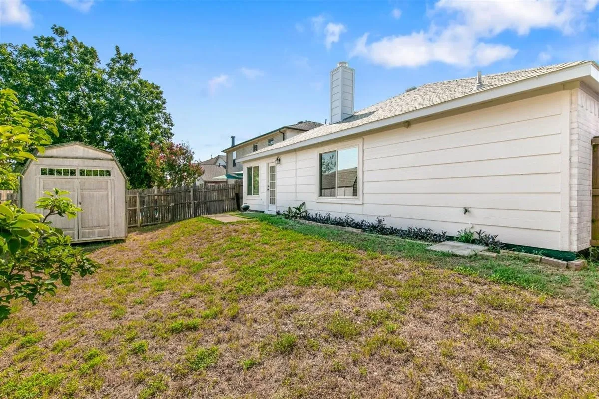 Single Family Residence For Rent in Tarrant County , 9061 Blue Ridge Trail, Fort Worth, Texas 76118, 3 Bedroom, 2 Bathroom, 2 Garage spaces, 1,780 Sqft, built in 1996, mls#21379789, Real Estate Agent in Fort Worth, Homes For Rent in Tarrant county, Homes For Rent in Fort Worth, Realtor in Fort Worth Texas, Real Estate Brokerage Independent Realty Texas, Luminita Cordes Realtor