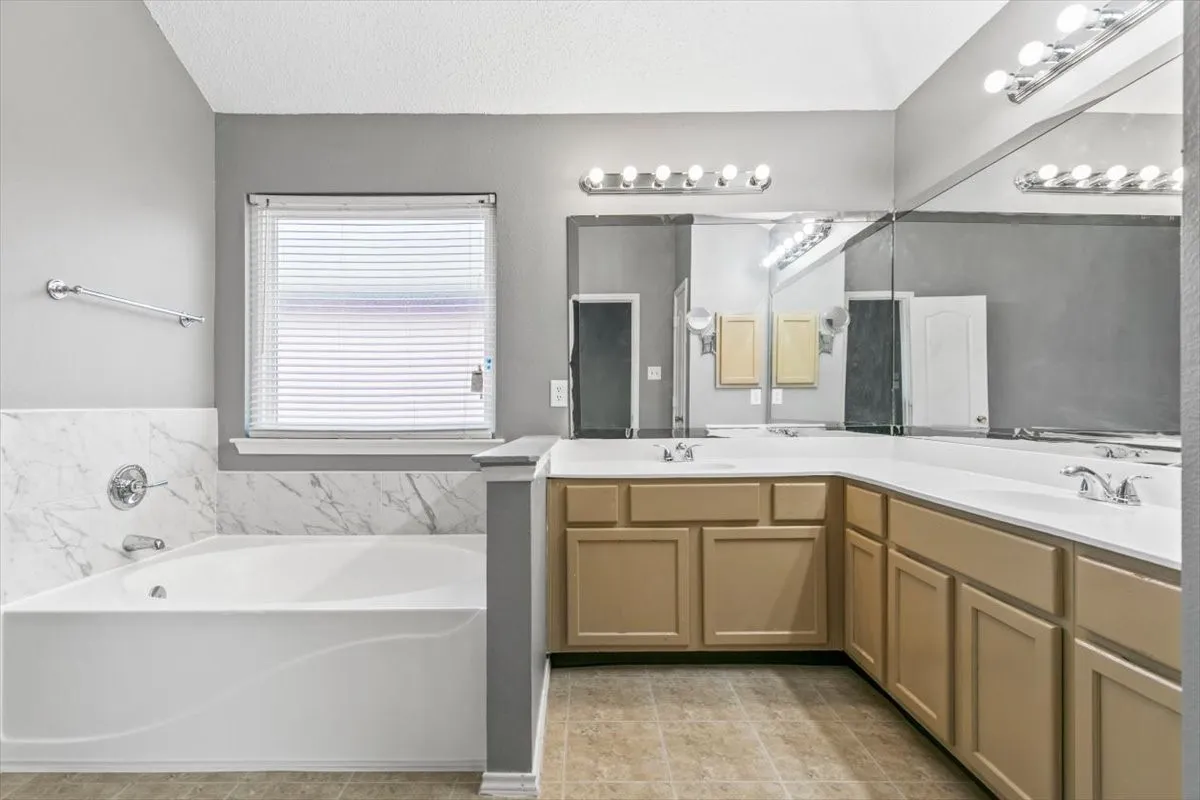 Single Family Residence For Rent in Tarrant County , 9061 Blue Ridge Trail, Fort Worth, Texas 76118, 3 Bedroom, 2 Bathroom, 2 Garage spaces, 1,780 Sqft, built in 1996, mls#21379789, Real Estate Agent in Fort Worth, Homes For Rent in Tarrant county, Homes For Rent in Fort Worth, Realtor in Fort Worth Texas, Real Estate Brokerage Independent Realty Texas, Luminita Cordes Realtor